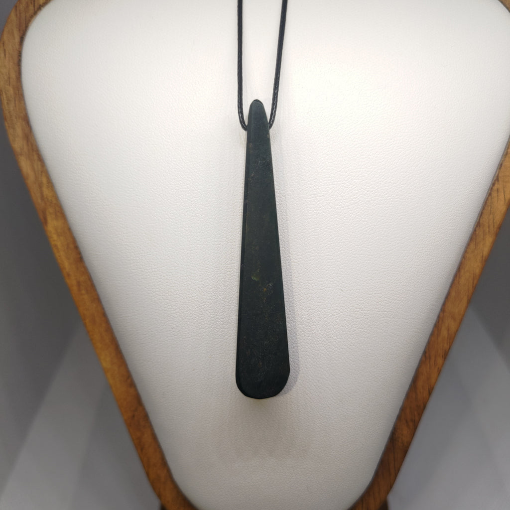 Hand Made New Zealand Pounamu/Greenstone Necklace Ref: 0259
