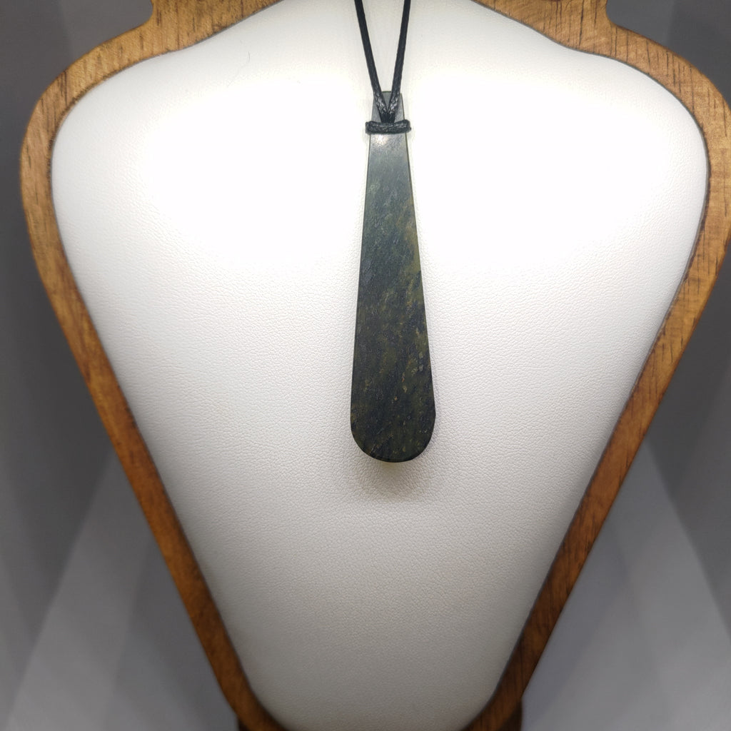 Hand Made New Zealand Pounamu/Greenstone Necklace Ref: 0263