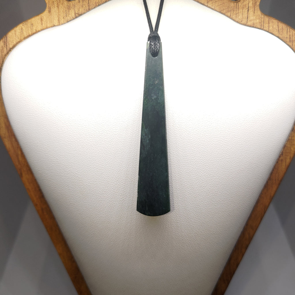 Hand Made New Zealand Pounamu/Greenstone Necklace Ref: 0264