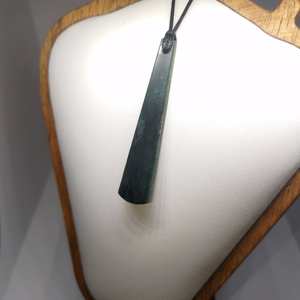 Hand Made New Zealand Pounamu/Greenstone Necklace Ref: 0264
