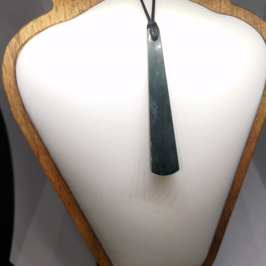 Hand Made New Zealand Pounamu/Greenstone Necklace Ref: 0264