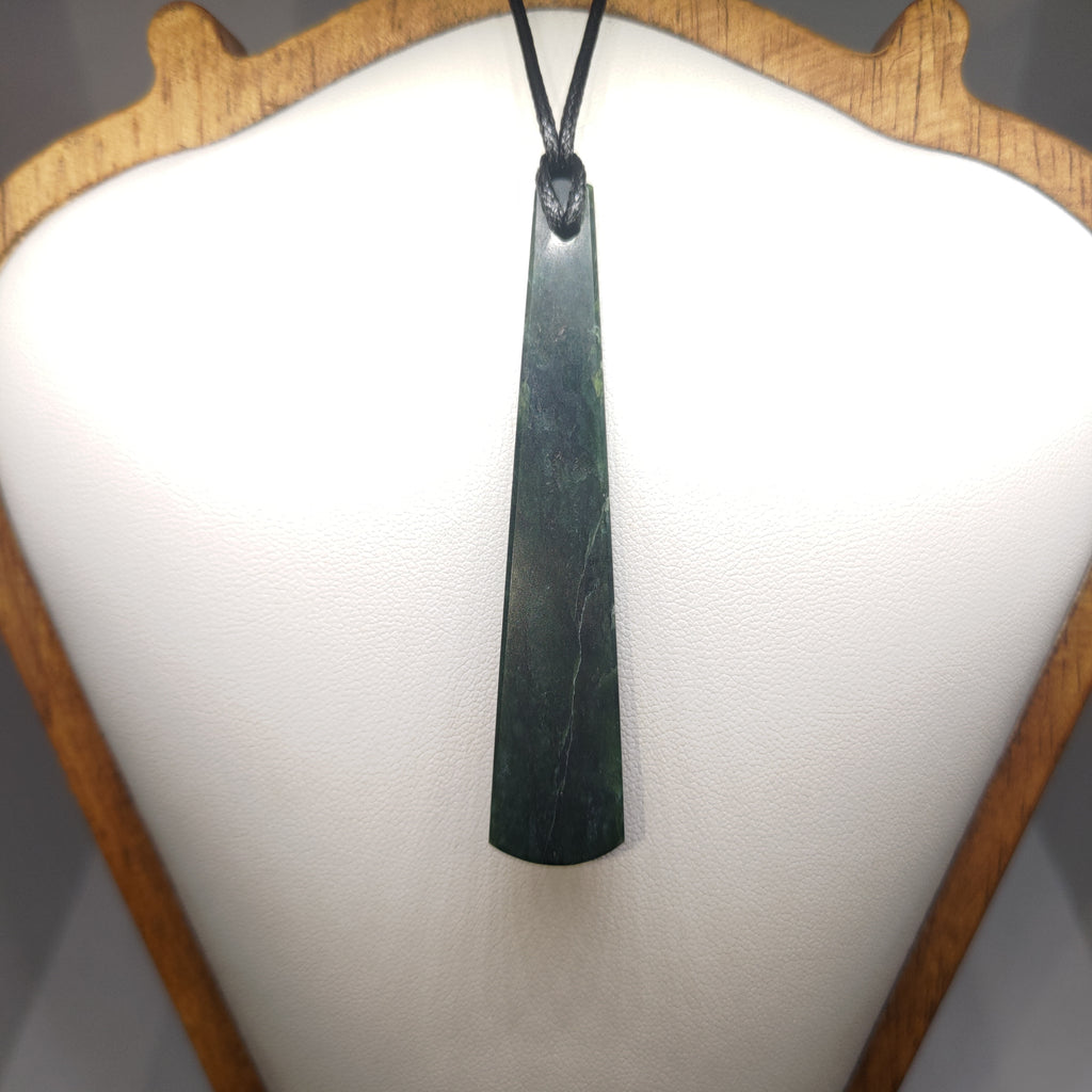 Hand Made New Zealand Pounamu/Greenstone Necklace Ref: 0264