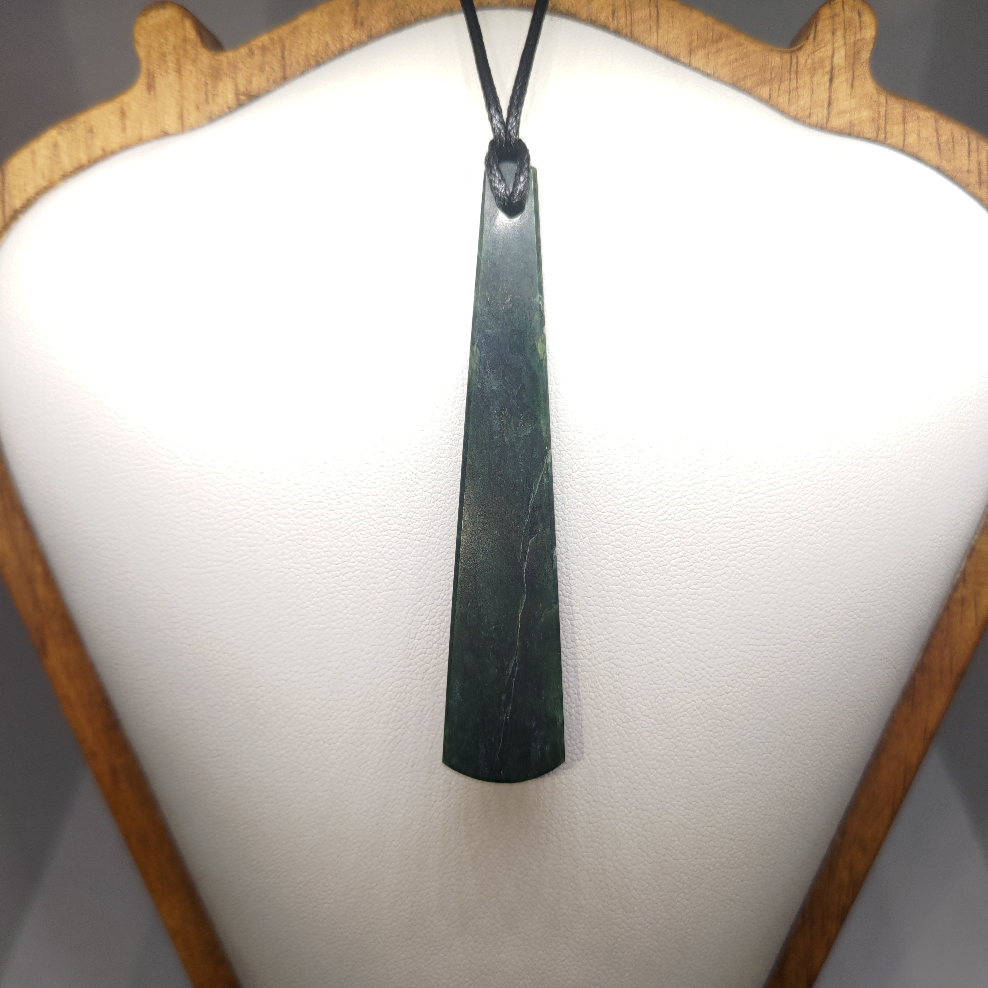 Hand Made New Zealand Pounamu/Greenstone Necklace Ref: 0264