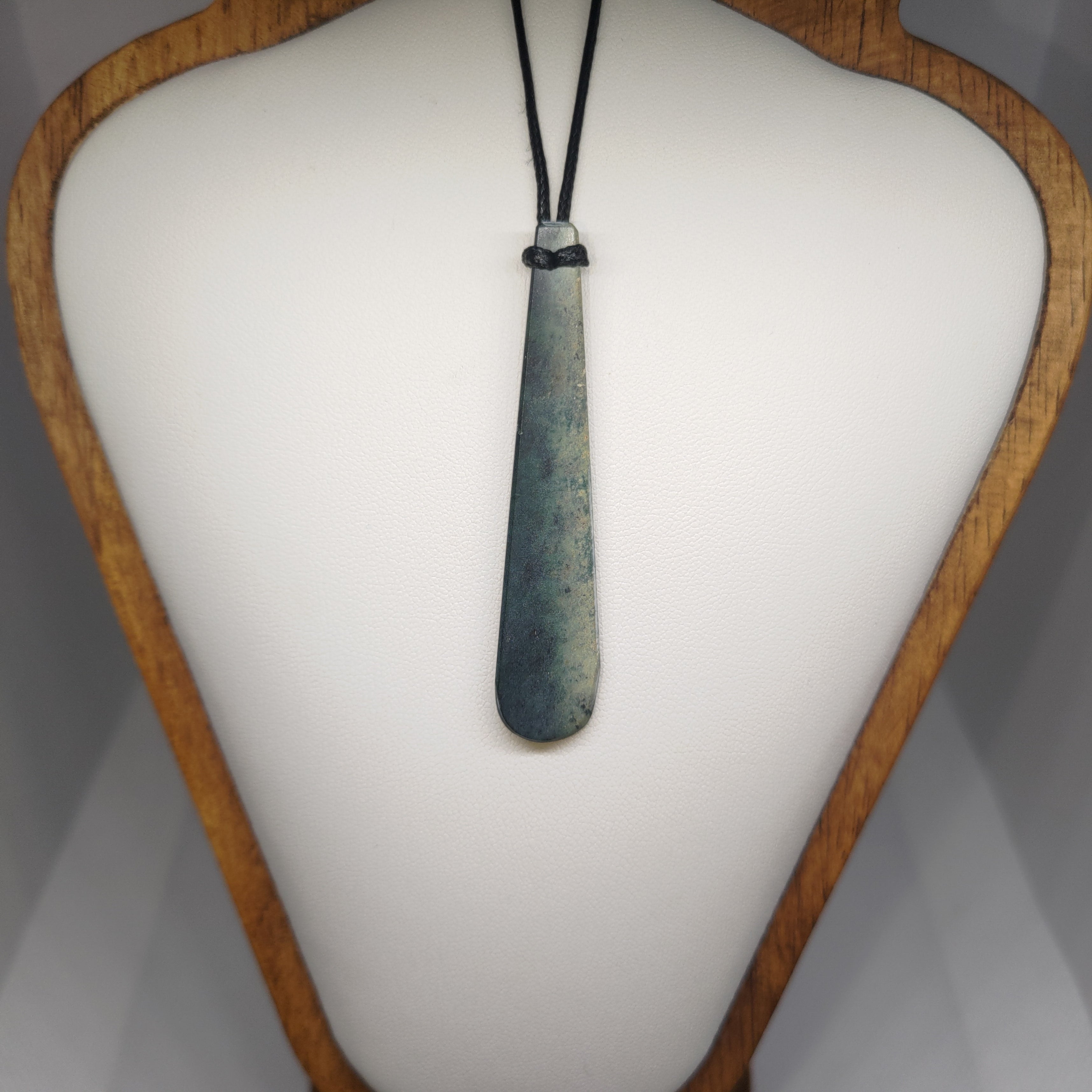 Hand Made New Zealand Pounamu/Greenstone Necklace Ref: 0266