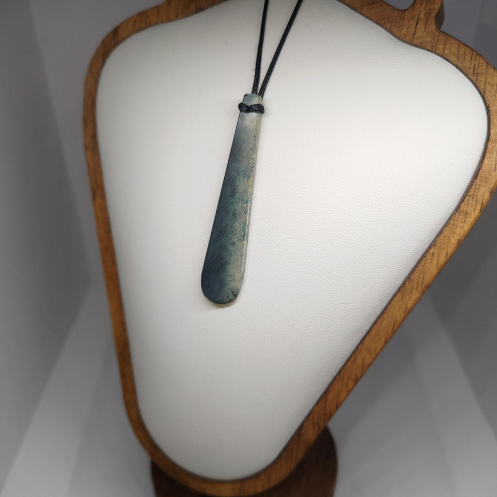 Hand Made New Zealand Pounamu/Greenstone Necklace Ref: 0266