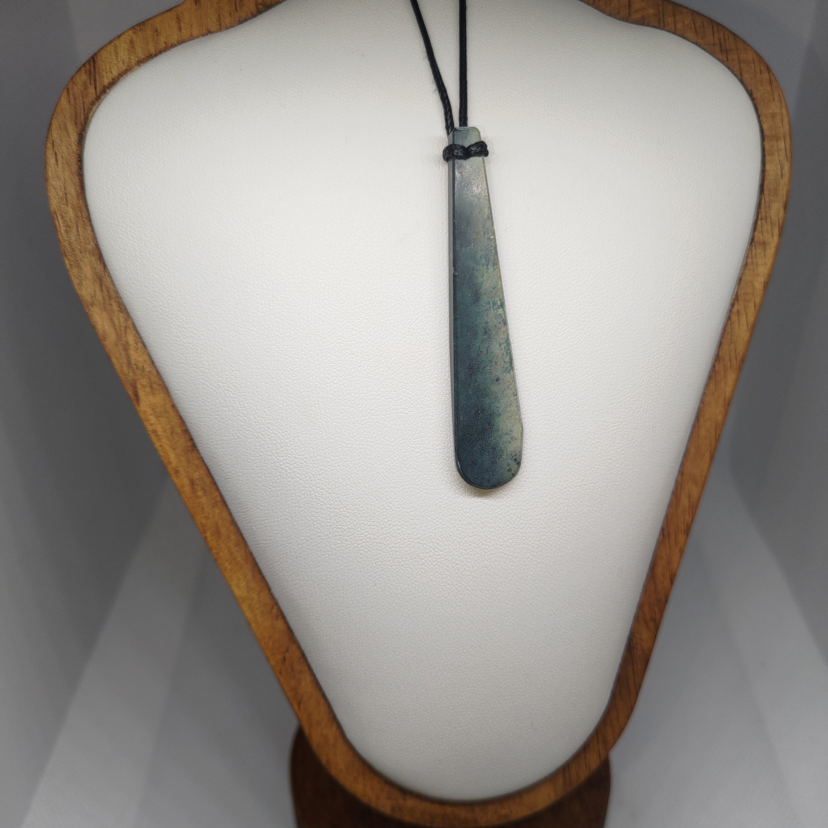 Hand Made New Zealand Pounamu/Greenstone Necklace Ref: 0266