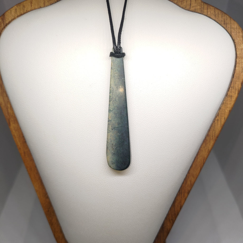 Hand Made New Zealand Pounamu/Greenstone Necklace Ref: 0266