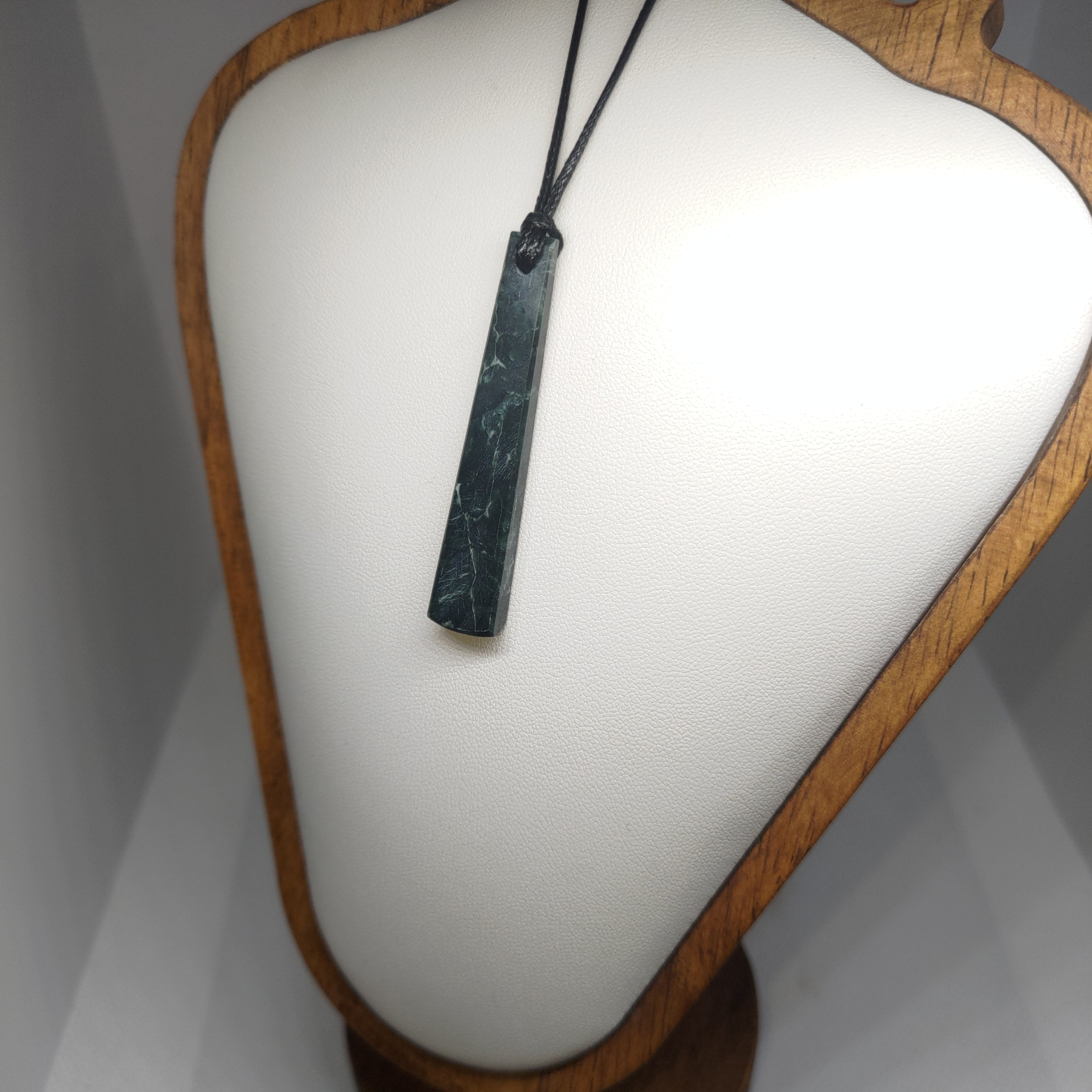 Hand Made New Zealand Pounamu/Greenstone Necklace Ref: 0268