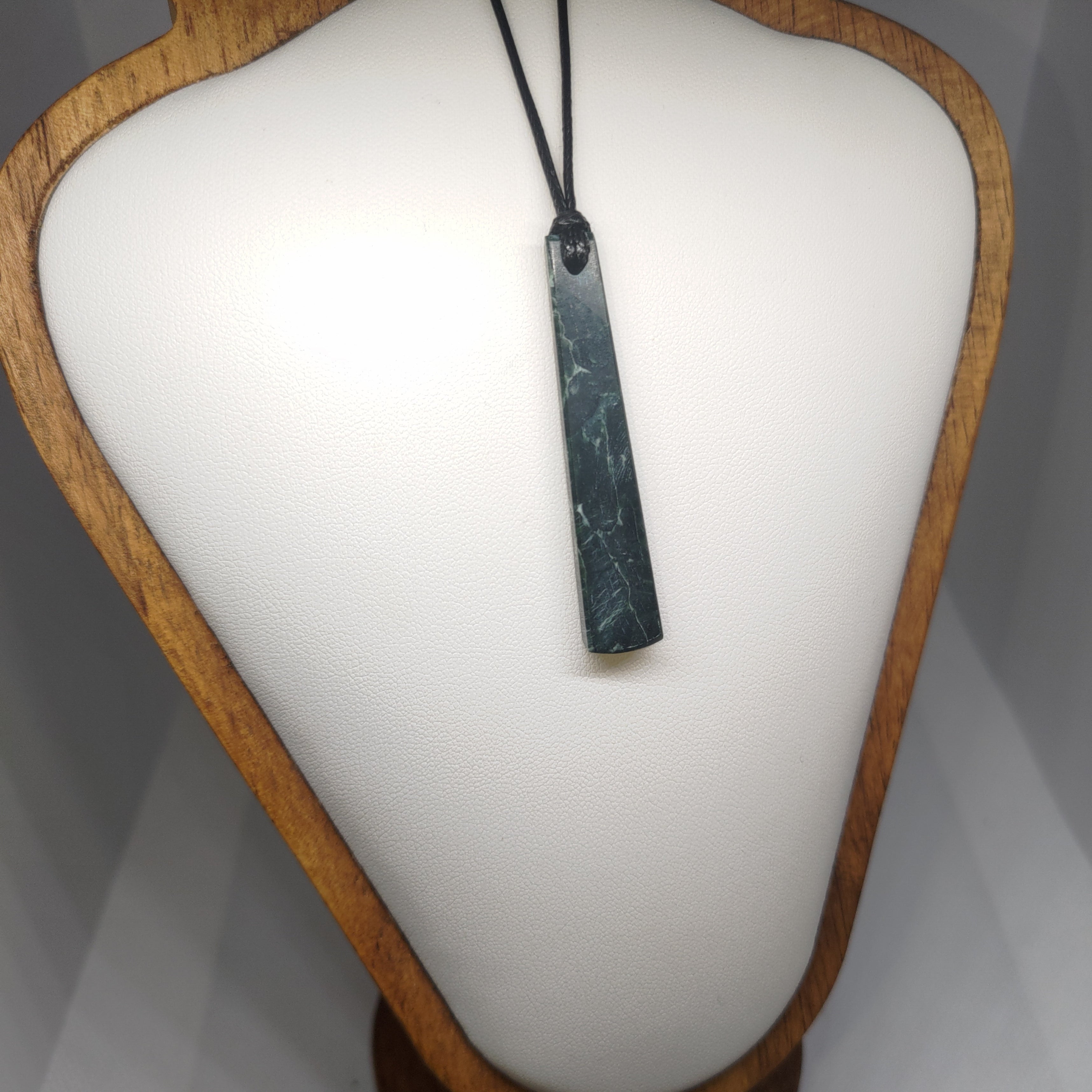 Hand Made New Zealand Pounamu/Greenstone Necklace Ref: 0268