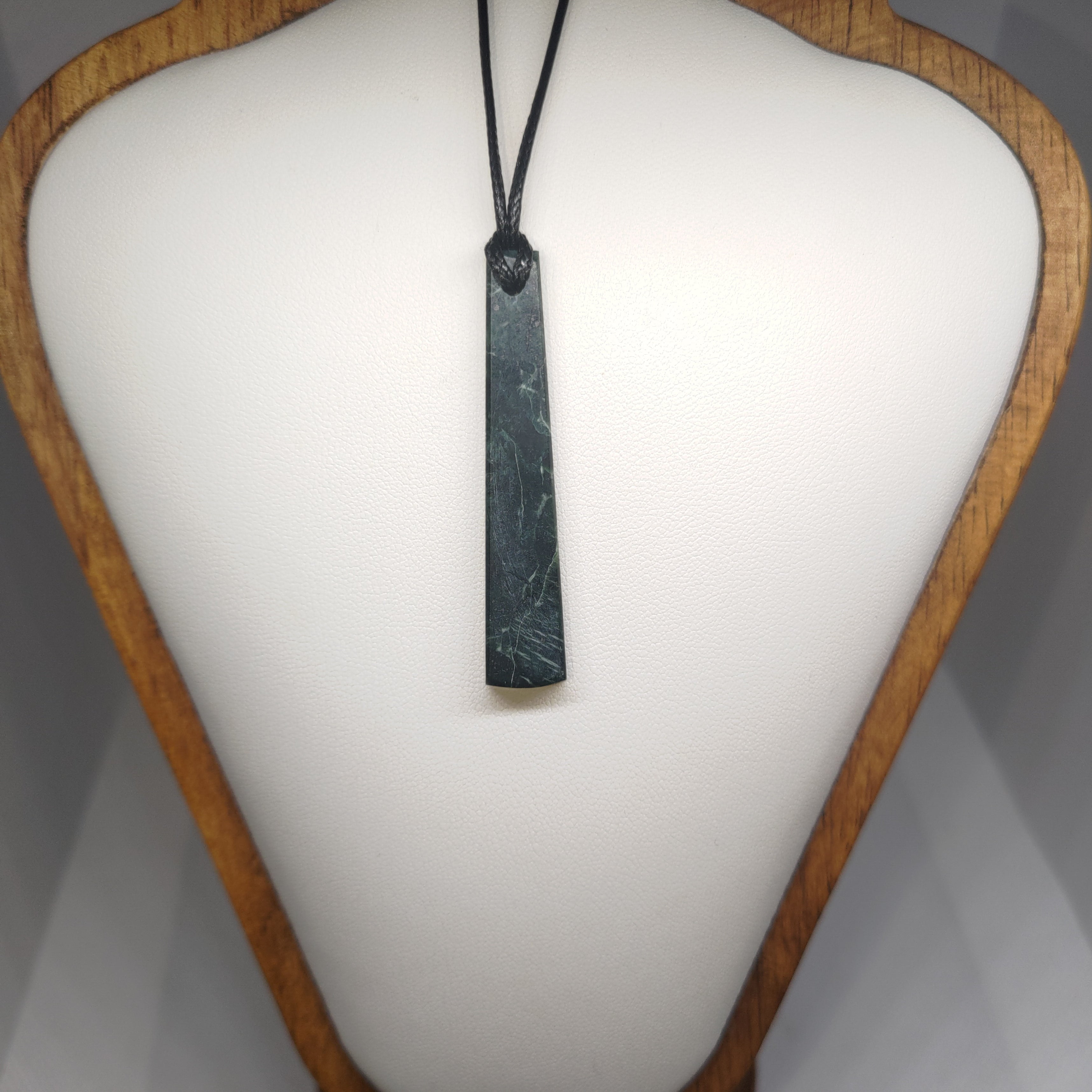 Hand Made New Zealand Pounamu/Greenstone Necklace Ref: 0268