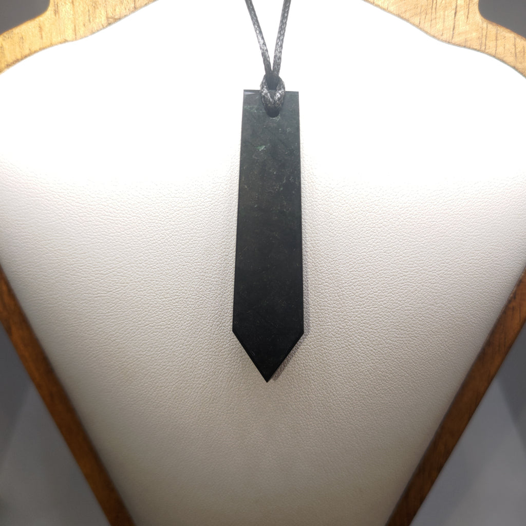 Hand Made New Zealand Pounamu/Greenstone Necklace Ref: 0269