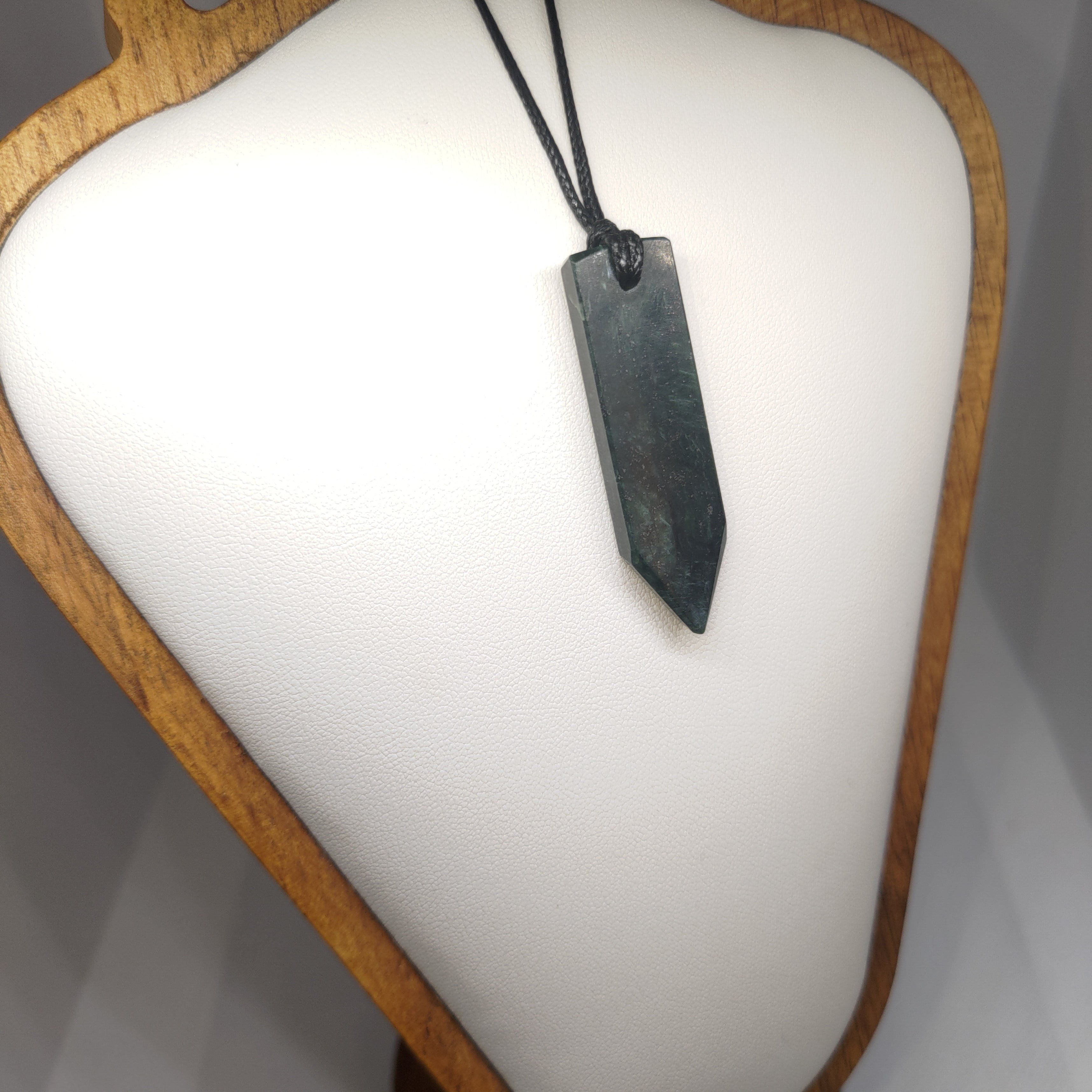 Hand Made New Zealand Pounamu/Greenstone Necklace Ref: 0271