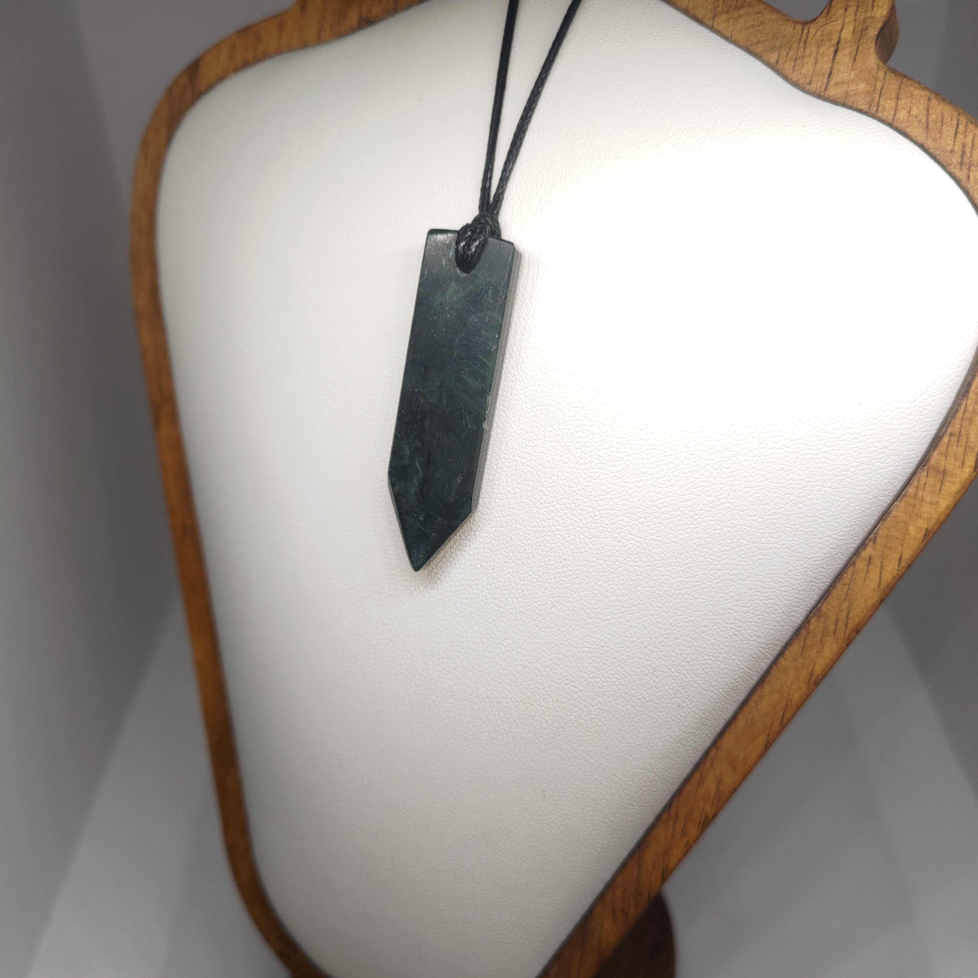Hand Made New Zealand Pounamu/Greenstone Necklace Ref: 0271