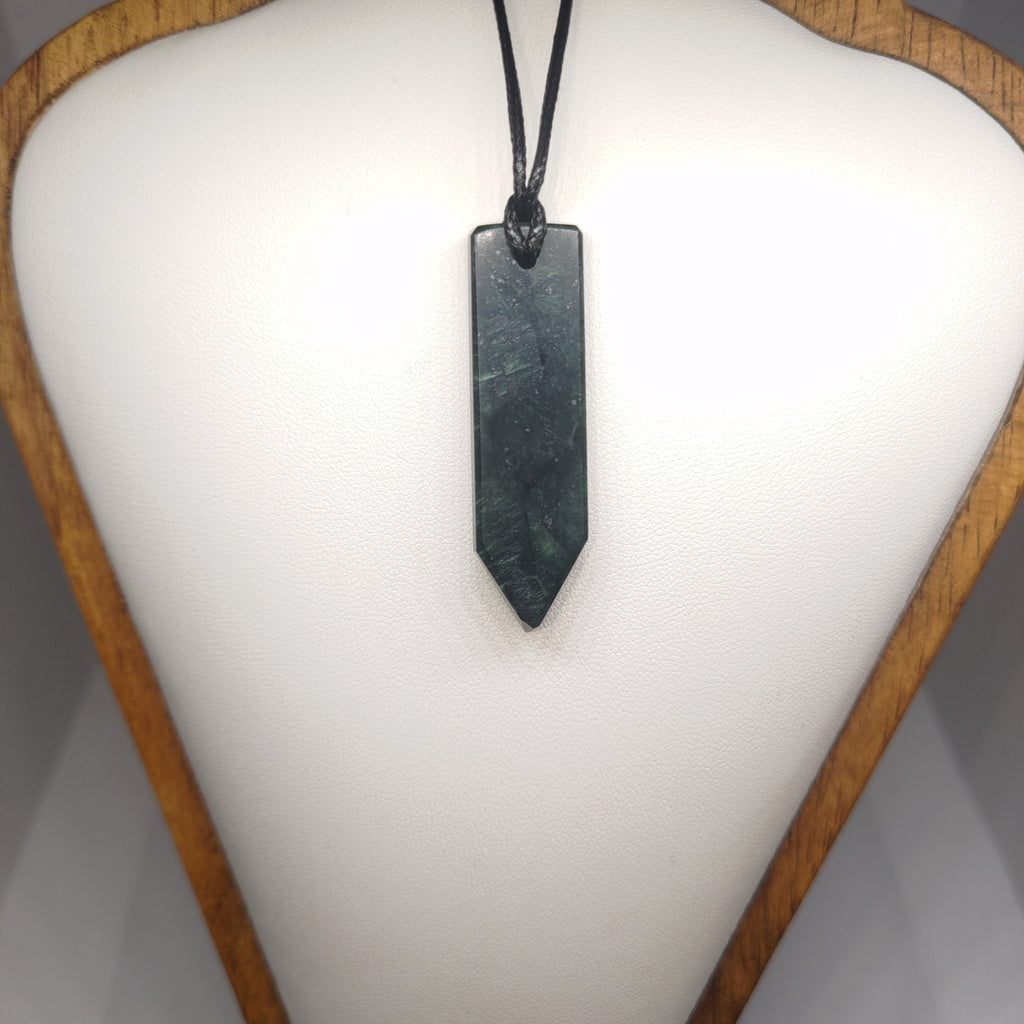 Hand Made New Zealand Pounamu/Greenstone Necklace Ref: 0271