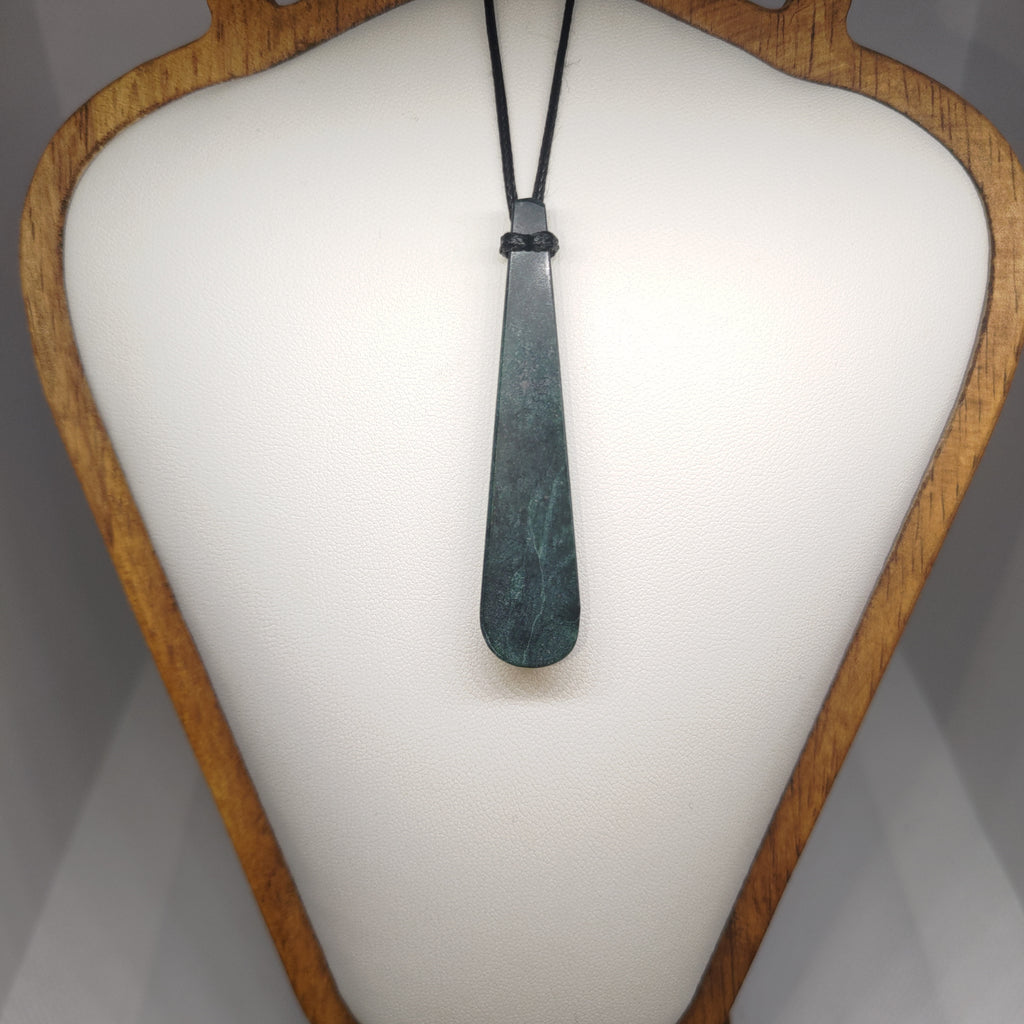 Hand Made New Zealand Pounamu/Greenstone Necklace Ref: 0273