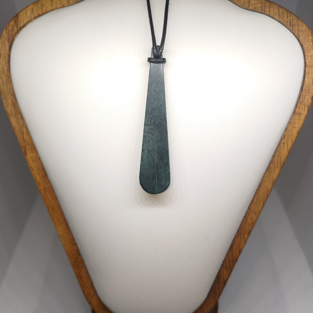 Hand Made New Zealand Pounamu/Greenstone Necklace Ref: 0273