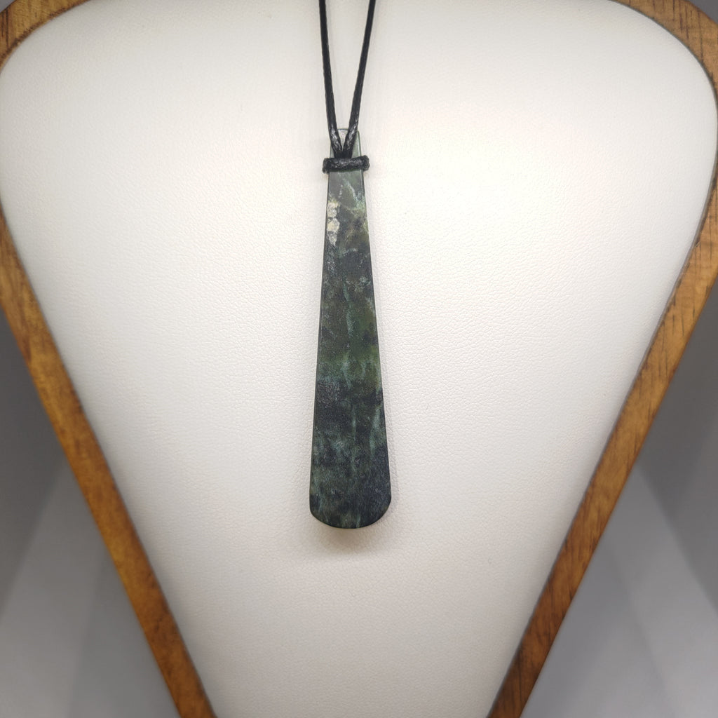 Hand Made New Zealand Pounamu/Greenstone Necklace Ref: 0275