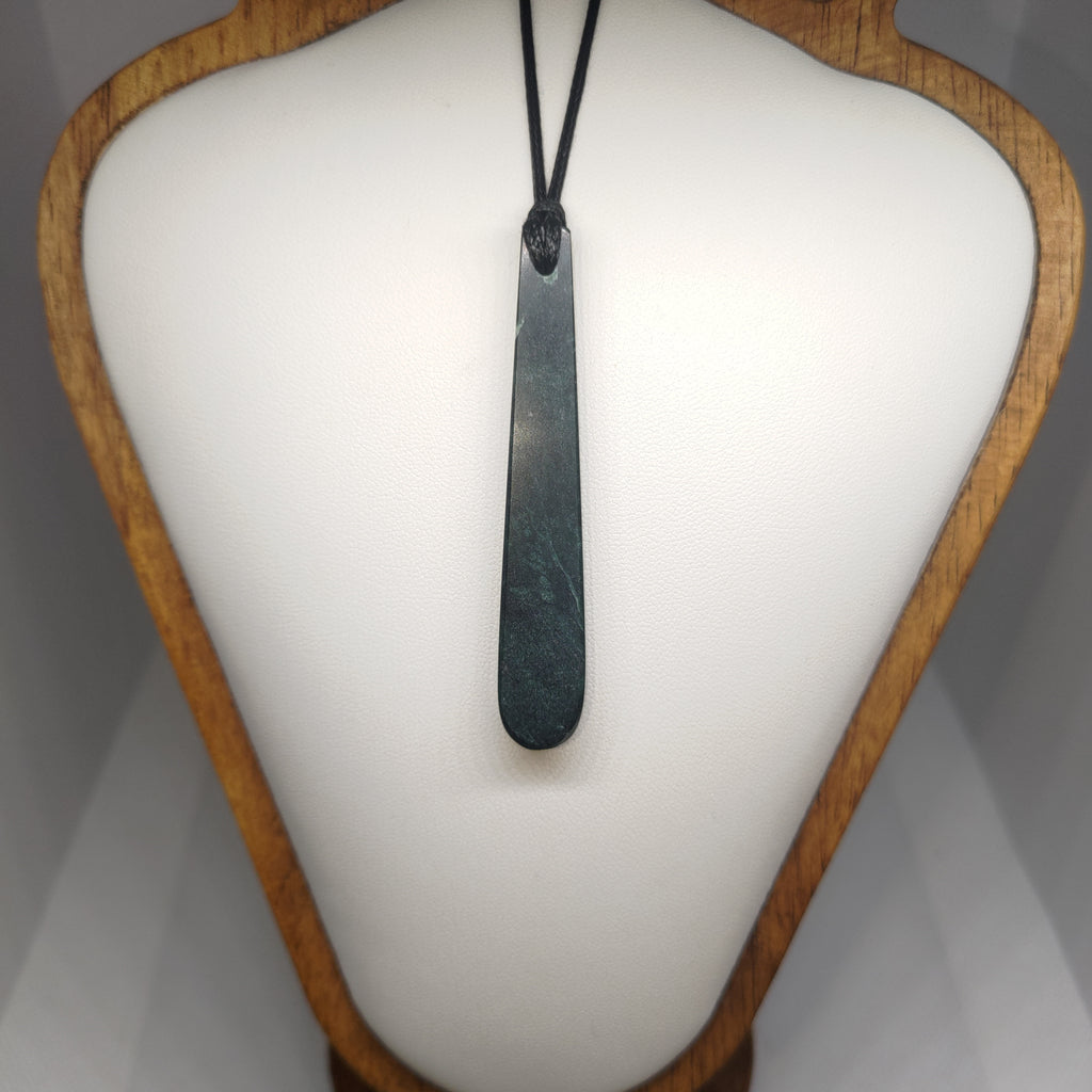 Hand Made New Zealand Pounamu/Greenstone Necklace Ref: 0276