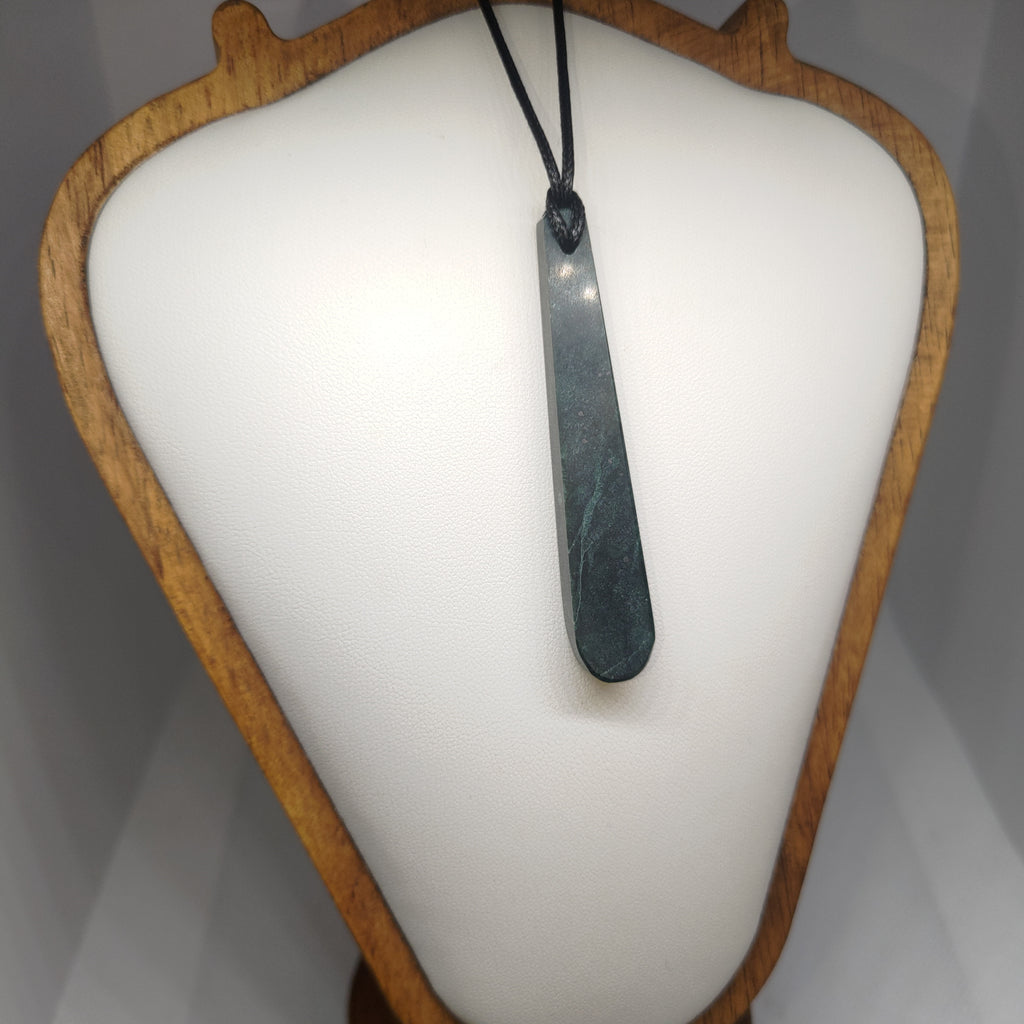 Hand Made New Zealand Pounamu/Greenstone Necklace Ref: 0276