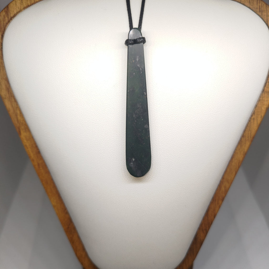Hand Made New Zealand Pounamu/Greenstone Necklace Ref: 0277