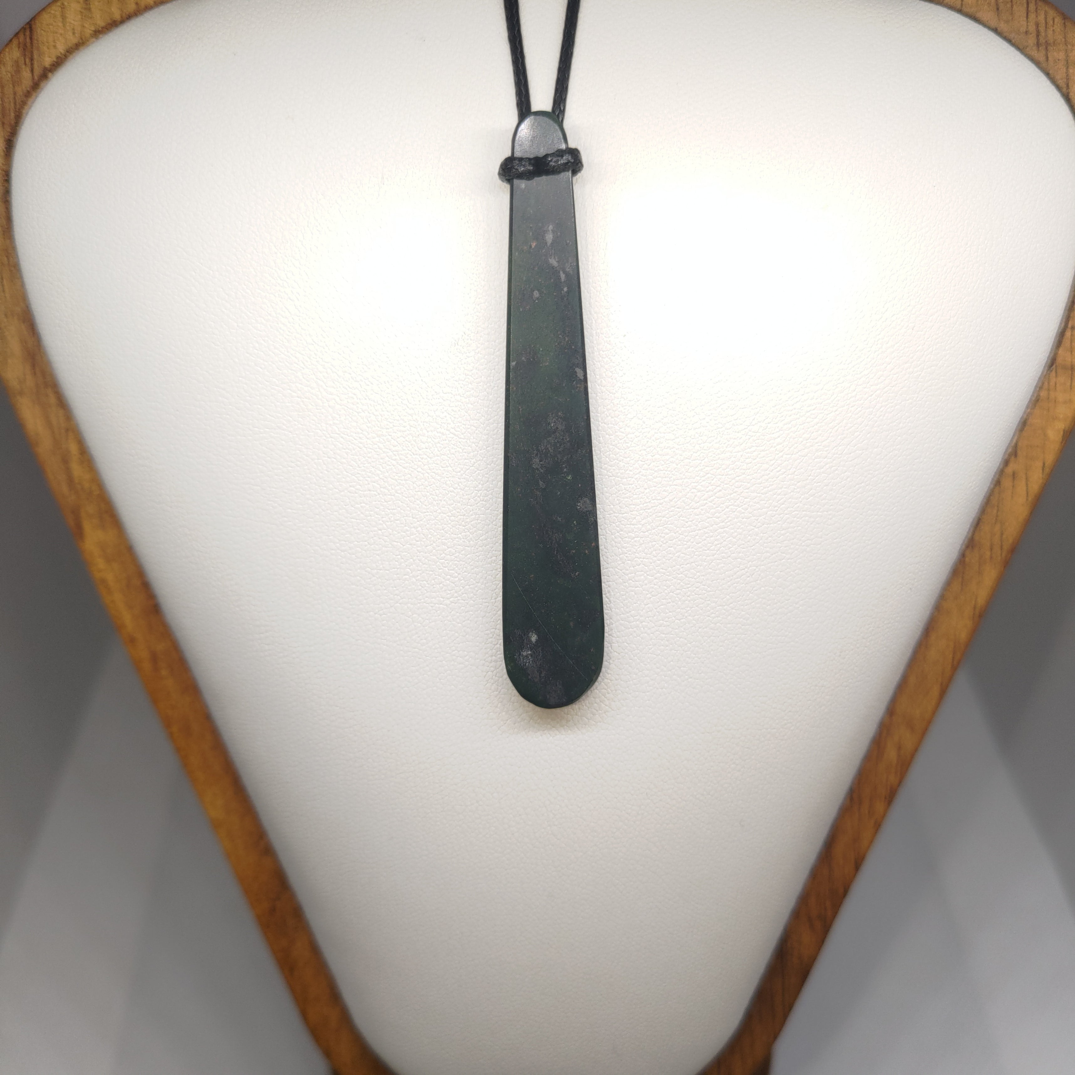 Hand Made New Zealand Pounamu/Greenstone Necklace Ref: 0277
