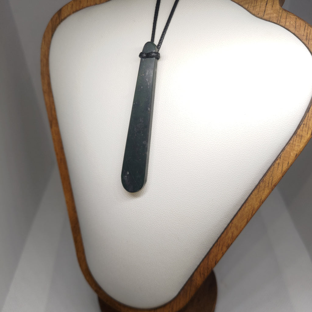 Hand Made New Zealand Pounamu/Greenstone Necklace Ref: 0277