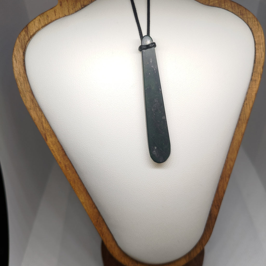Hand Made New Zealand Pounamu/Greenstone Necklace Ref: 0277