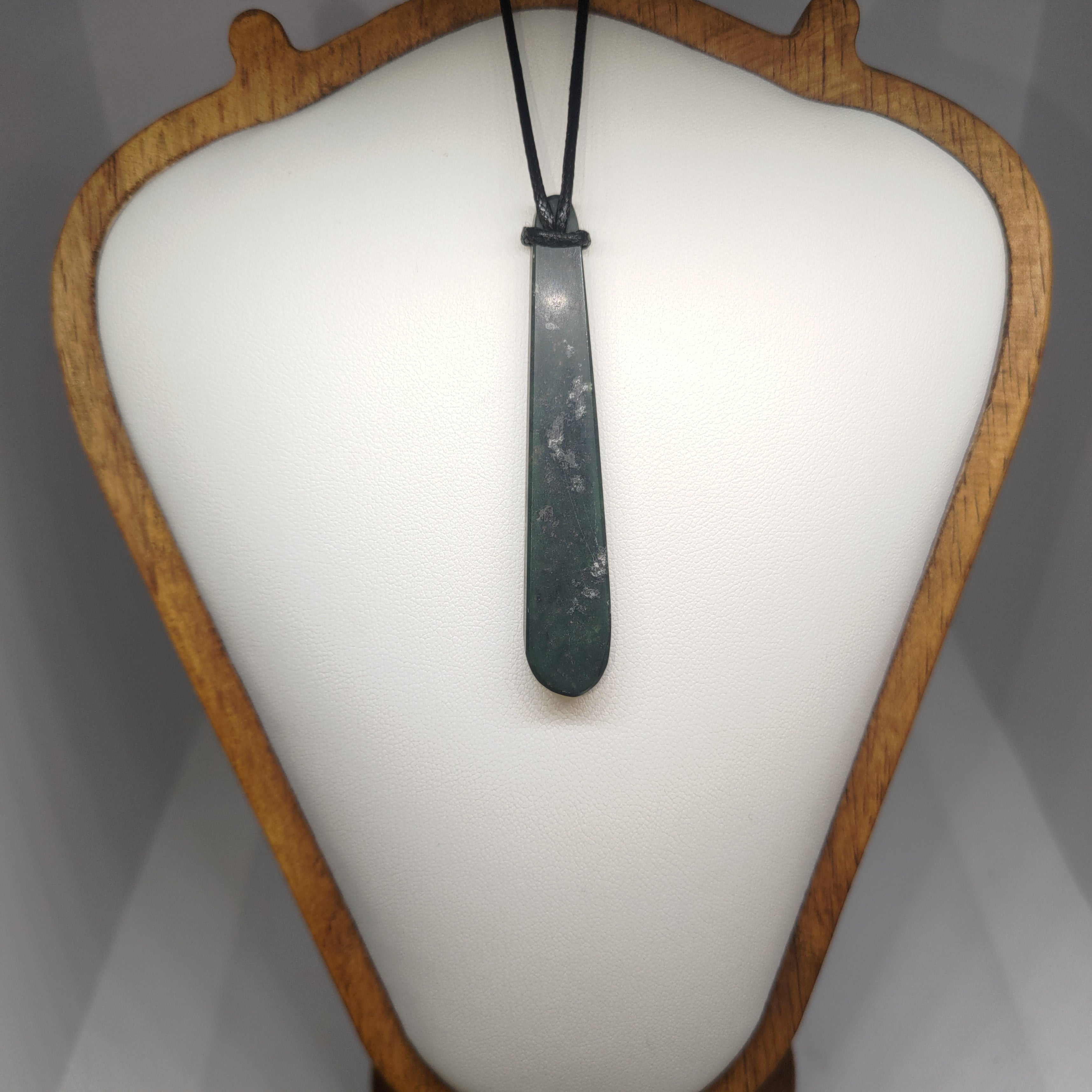 Hand Made New Zealand Pounamu/Greenstone Necklace Ref: 0277