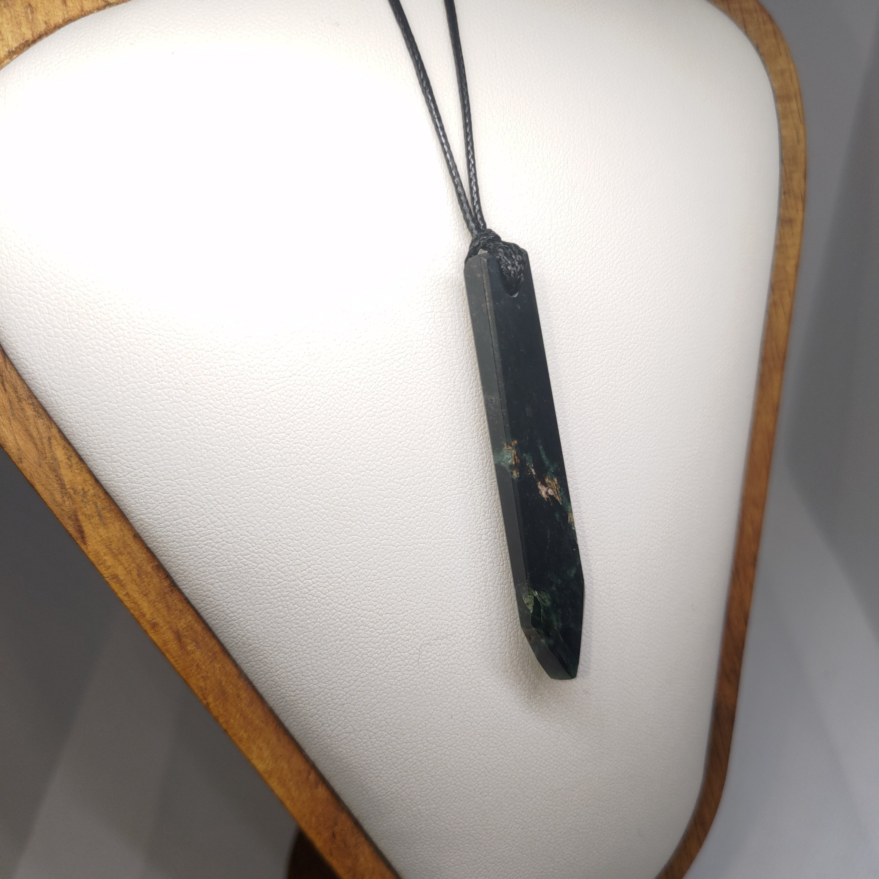 Hand Made New Zealand Pounamu/Greenstone Necklace Ref: 0279