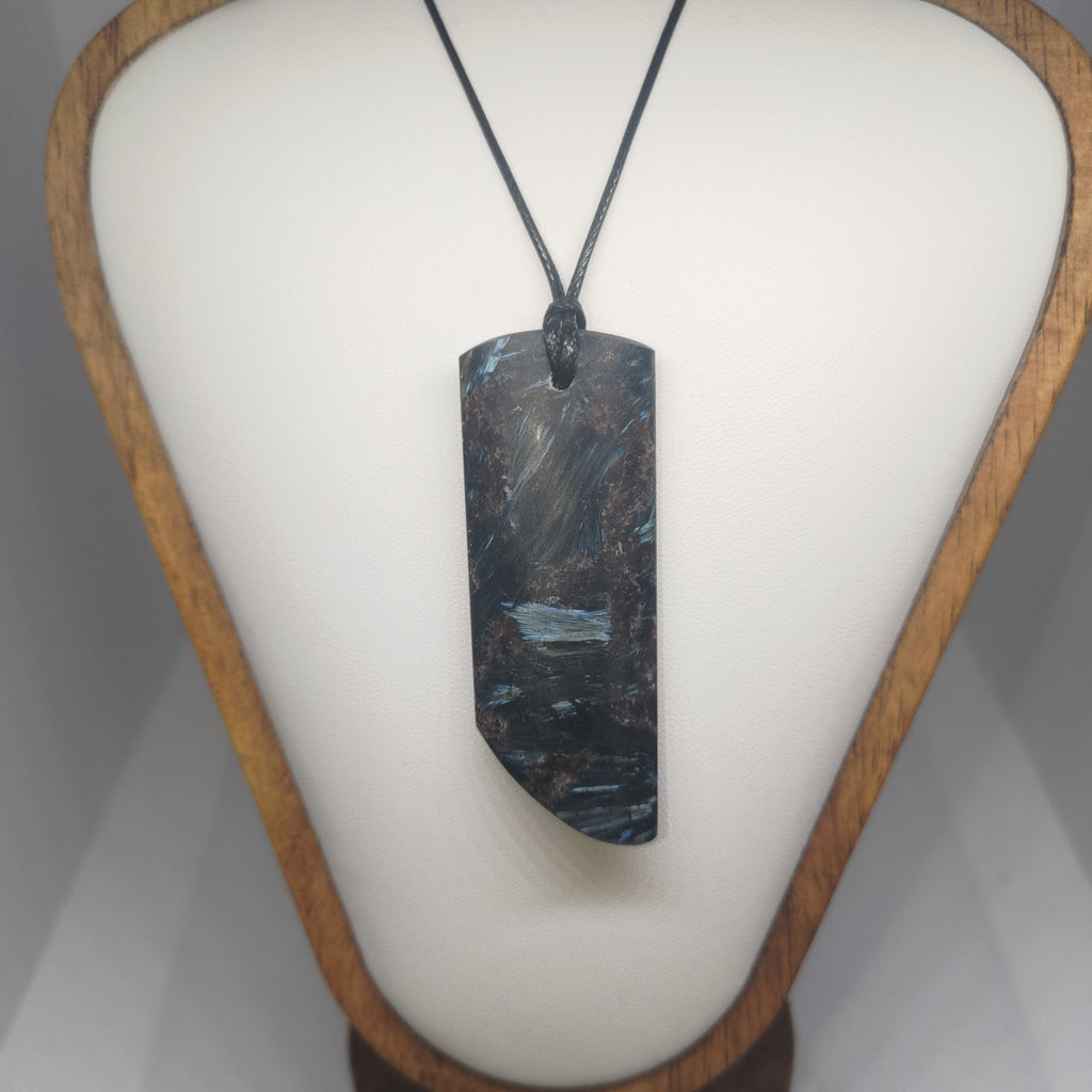 Hand Made Garnet in Arfvedsonite Pendant Ref: 0280
