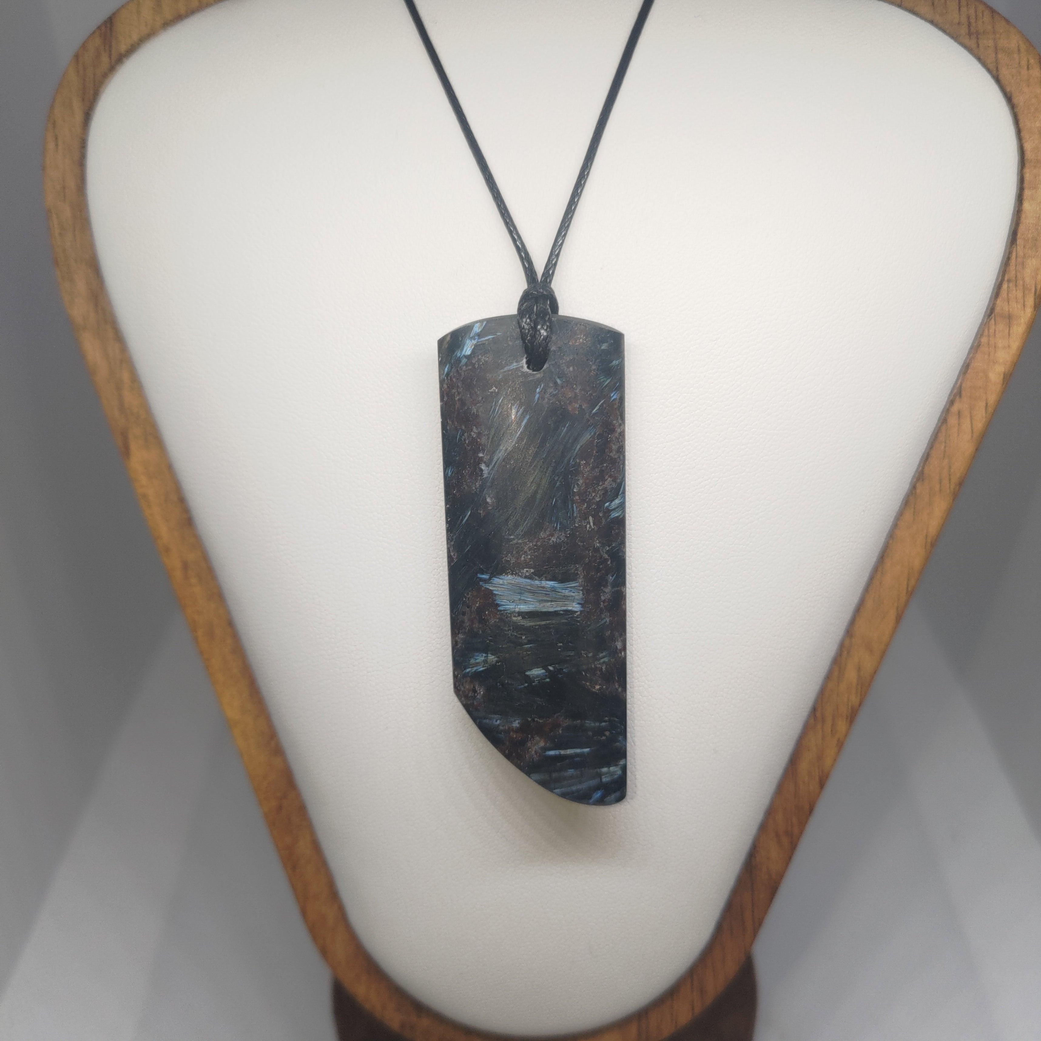 Hand Made Garnet in Arfvedsonite Pendant Ref: 0280