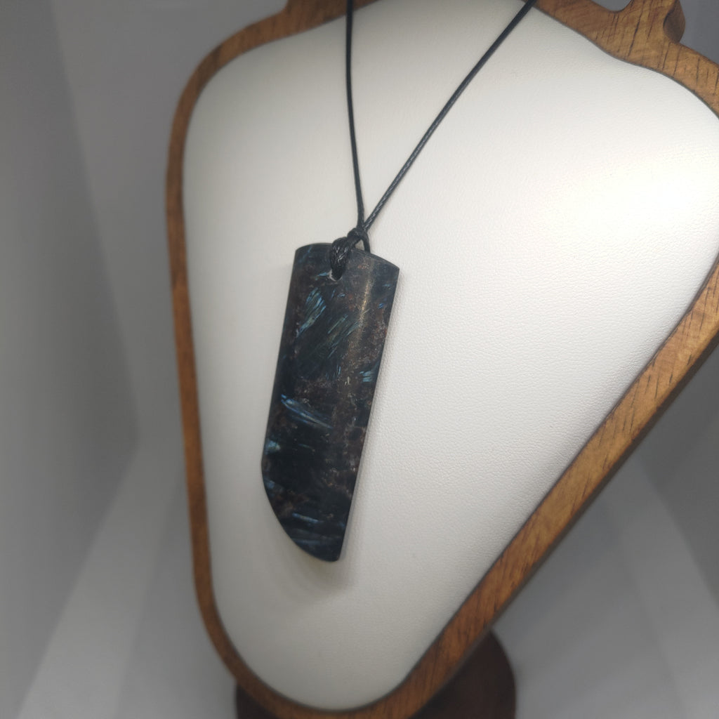 Hand Made Garnet in Arfvedsonite Pendant Ref: 0280