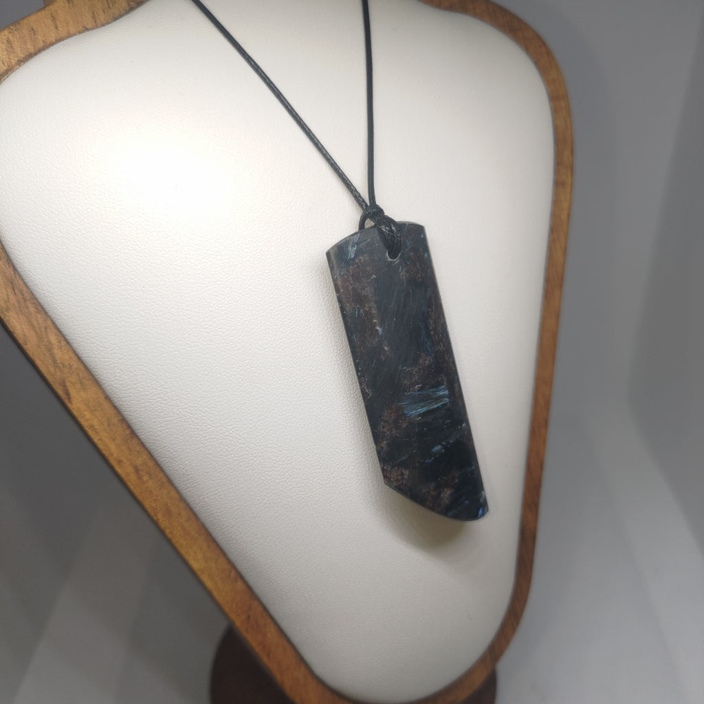Hand Made Garnet in Arfvedsonite Pendant Ref: 0280
