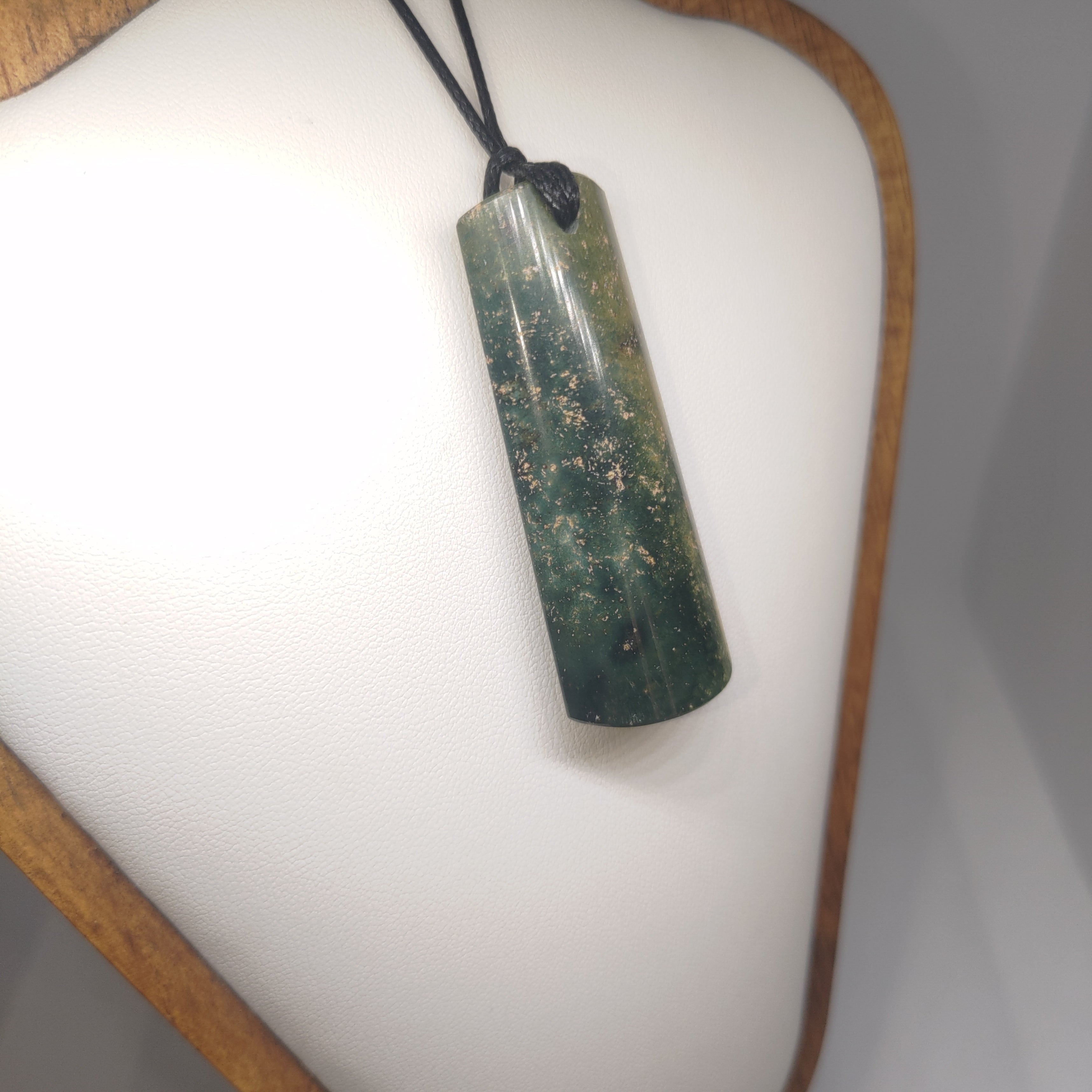 Pounamu Toki – Hand-Carved New Zealand Greenstone Adze 0285