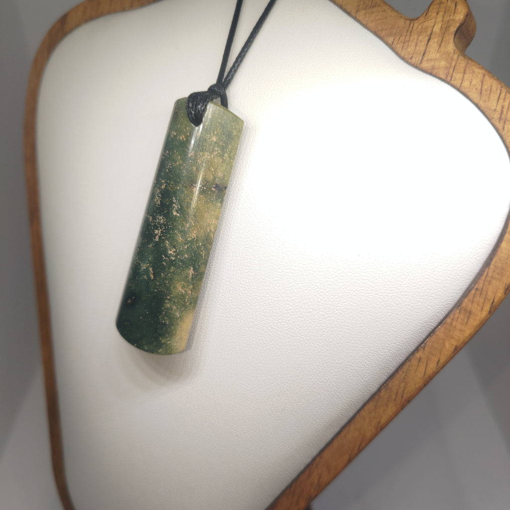 Pounamu Toki – Hand-Carved New Zealand Greenstone Adze 0285