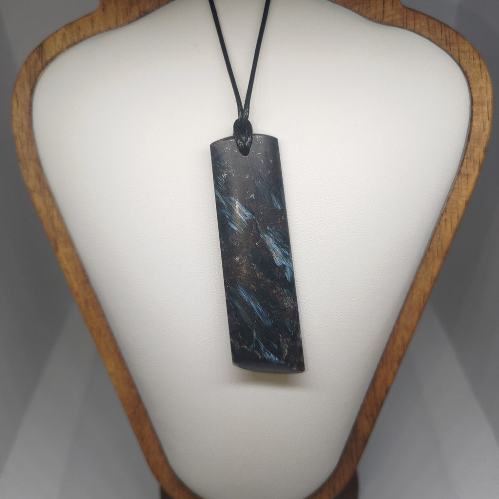 Hand Made Garnet in Arfvedsonite Pendant Ref: 0293