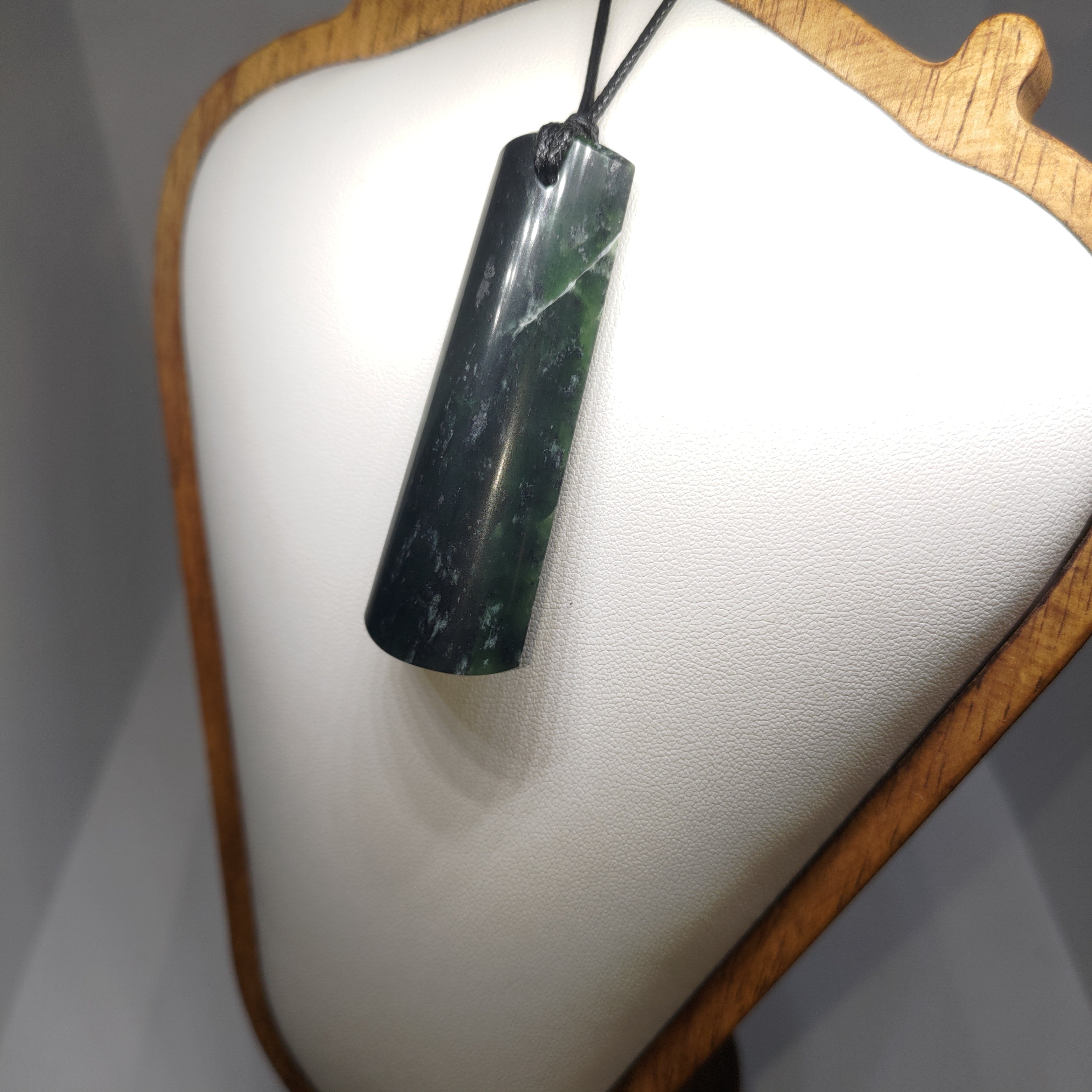 Pounamu Toki – Hand-Carved New Zealand Greenstone Adze 0297