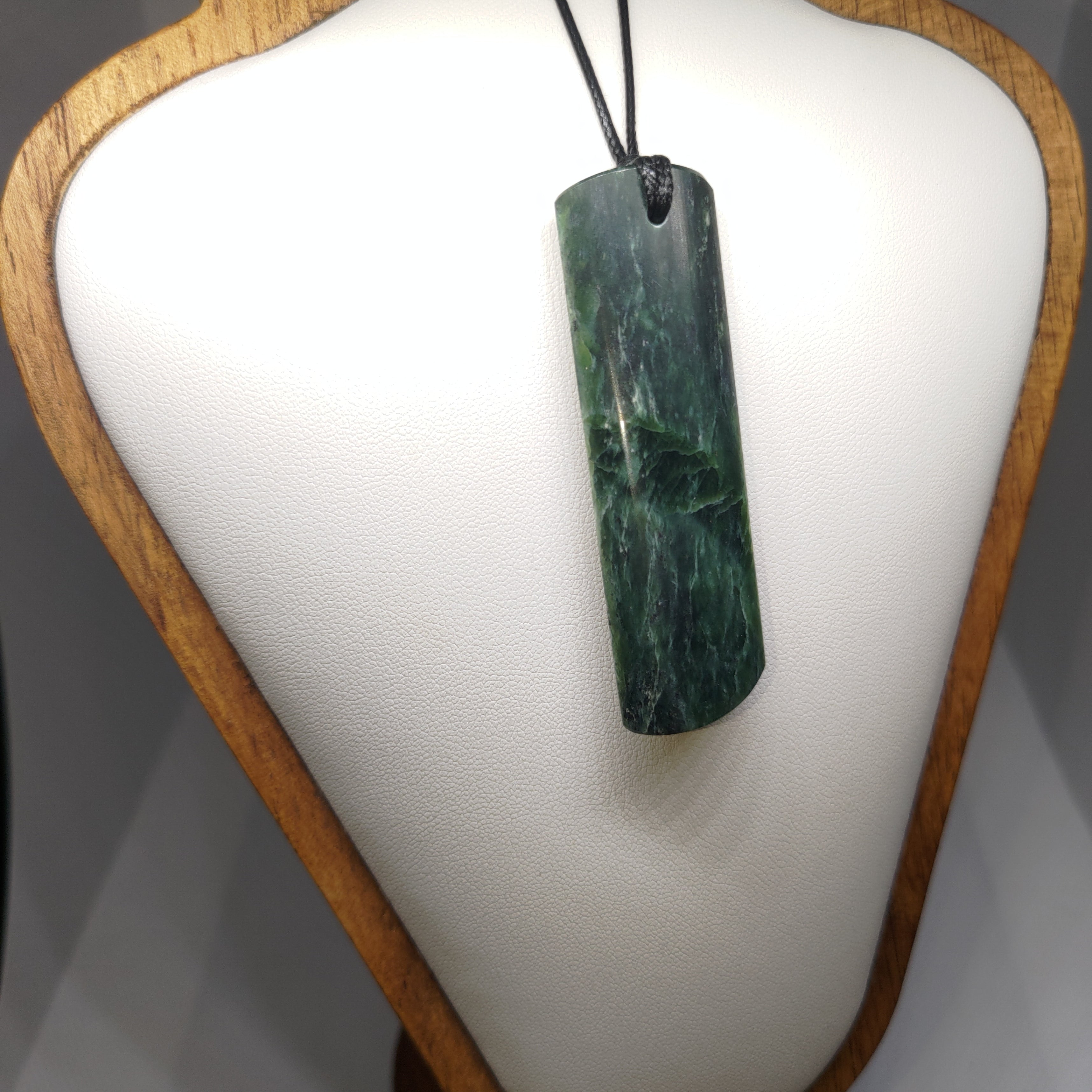 Pounamu Toki – Hand-Carved New Zealand Greenstone Adze 0300