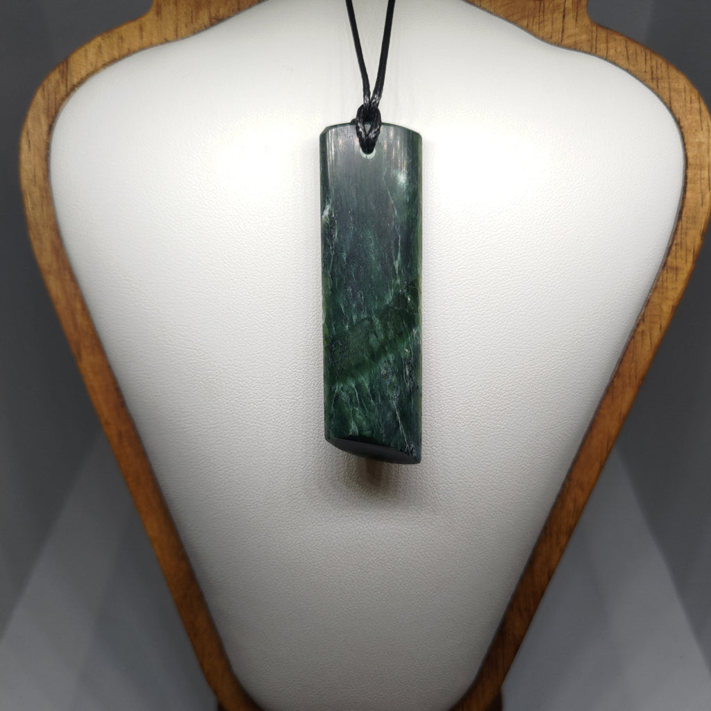 Pounamu Toki – Hand-Carved New Zealand Greenstone Adze 0300