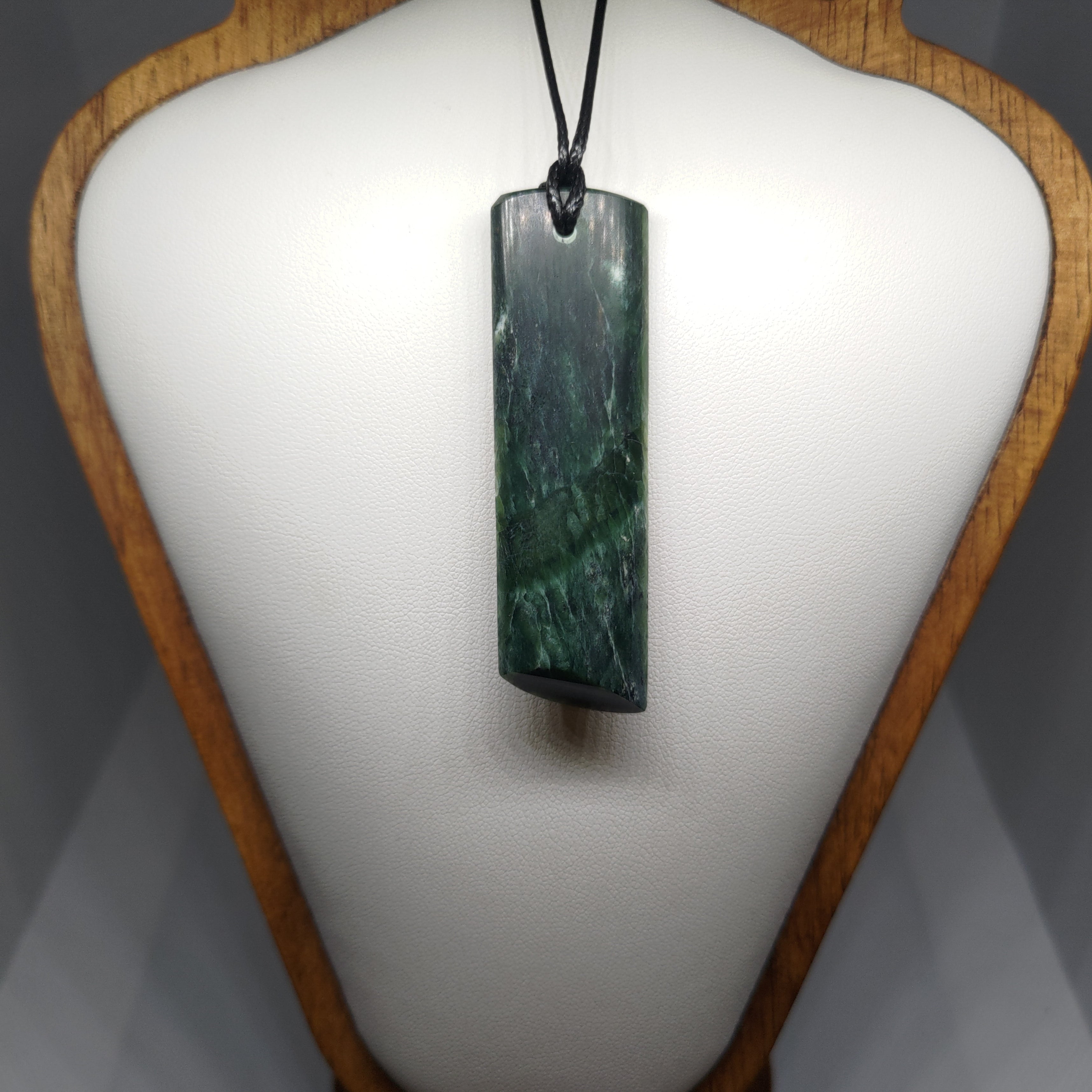 Pounamu Toki – Hand-Carved New Zealand Greenstone Adze 0300
