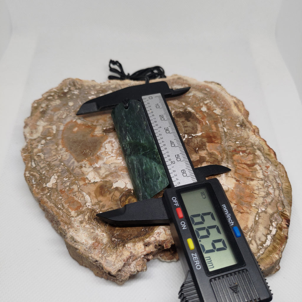 Pounamu Toki – Hand-Carved New Zealand Greenstone Adze 0300