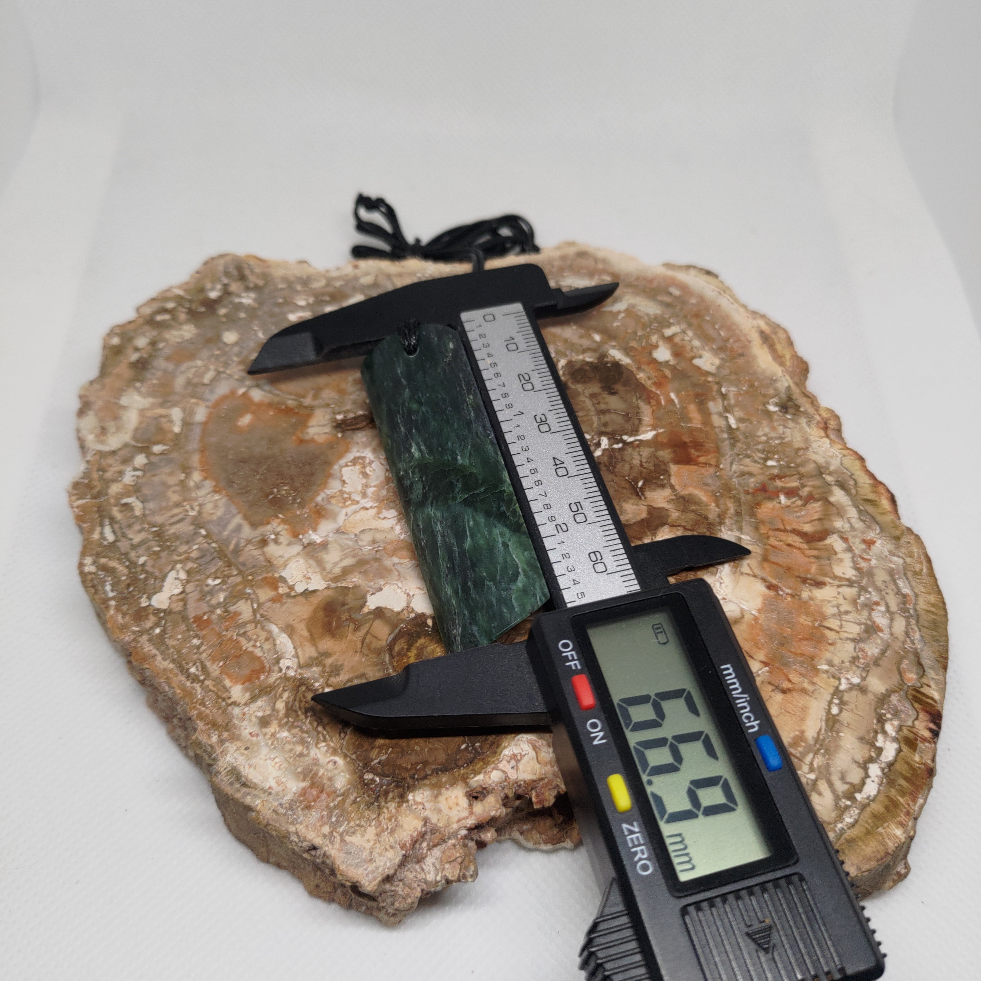 Pounamu Toki – Hand-Carved New Zealand Greenstone Adze 0300