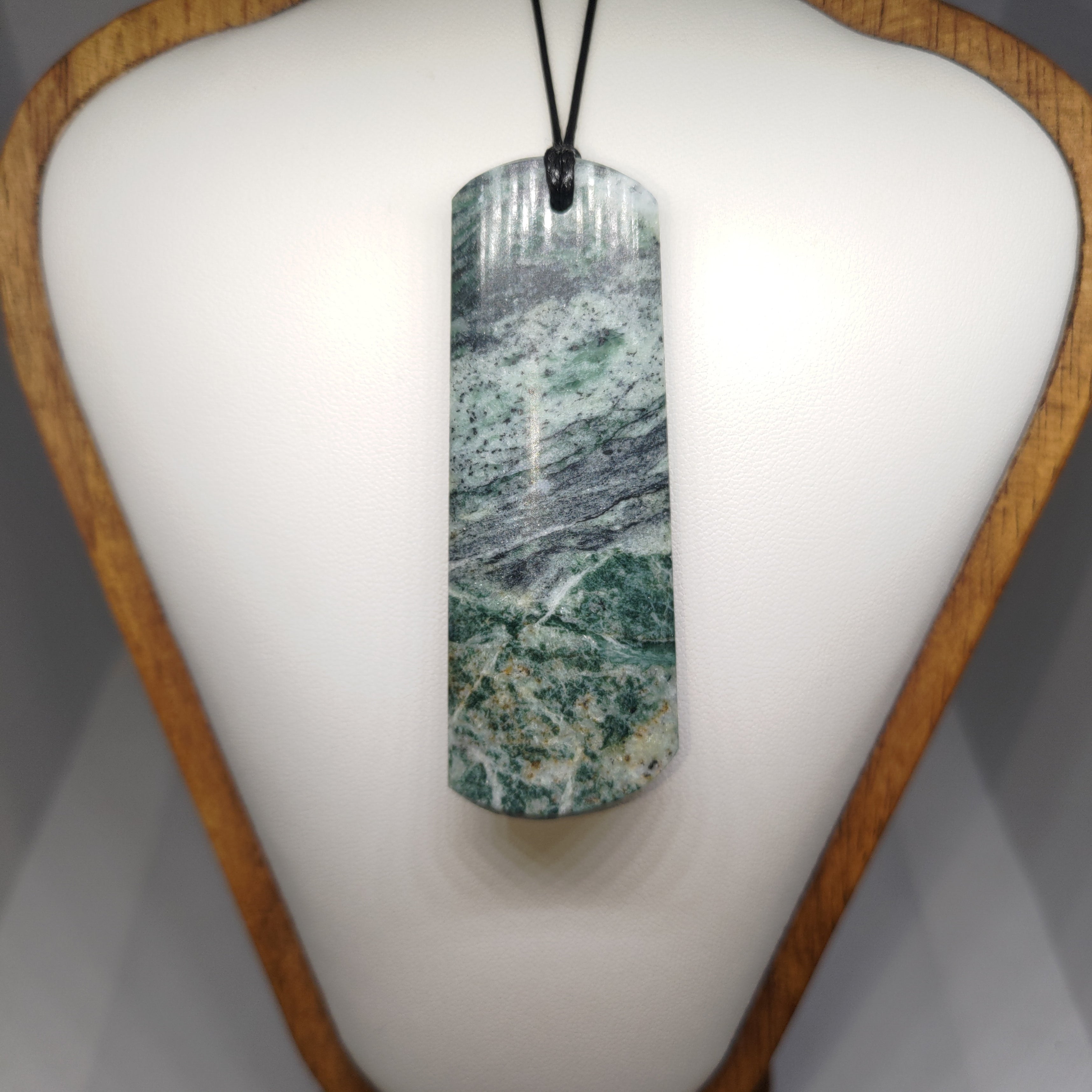 Pounamu Toki – Hand-Carved New Zealand Greenstone Adze 0302