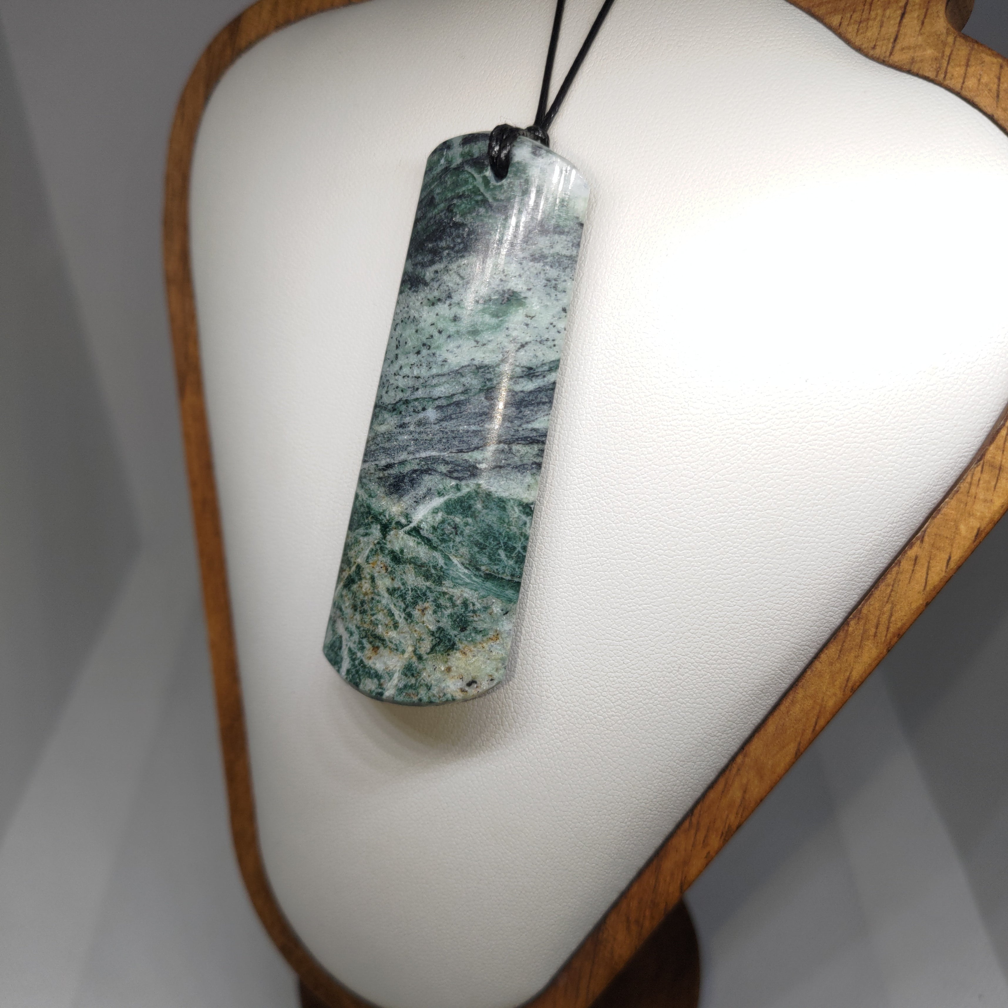 Pounamu Toki – Hand-Carved New Zealand Greenstone Adze 0302