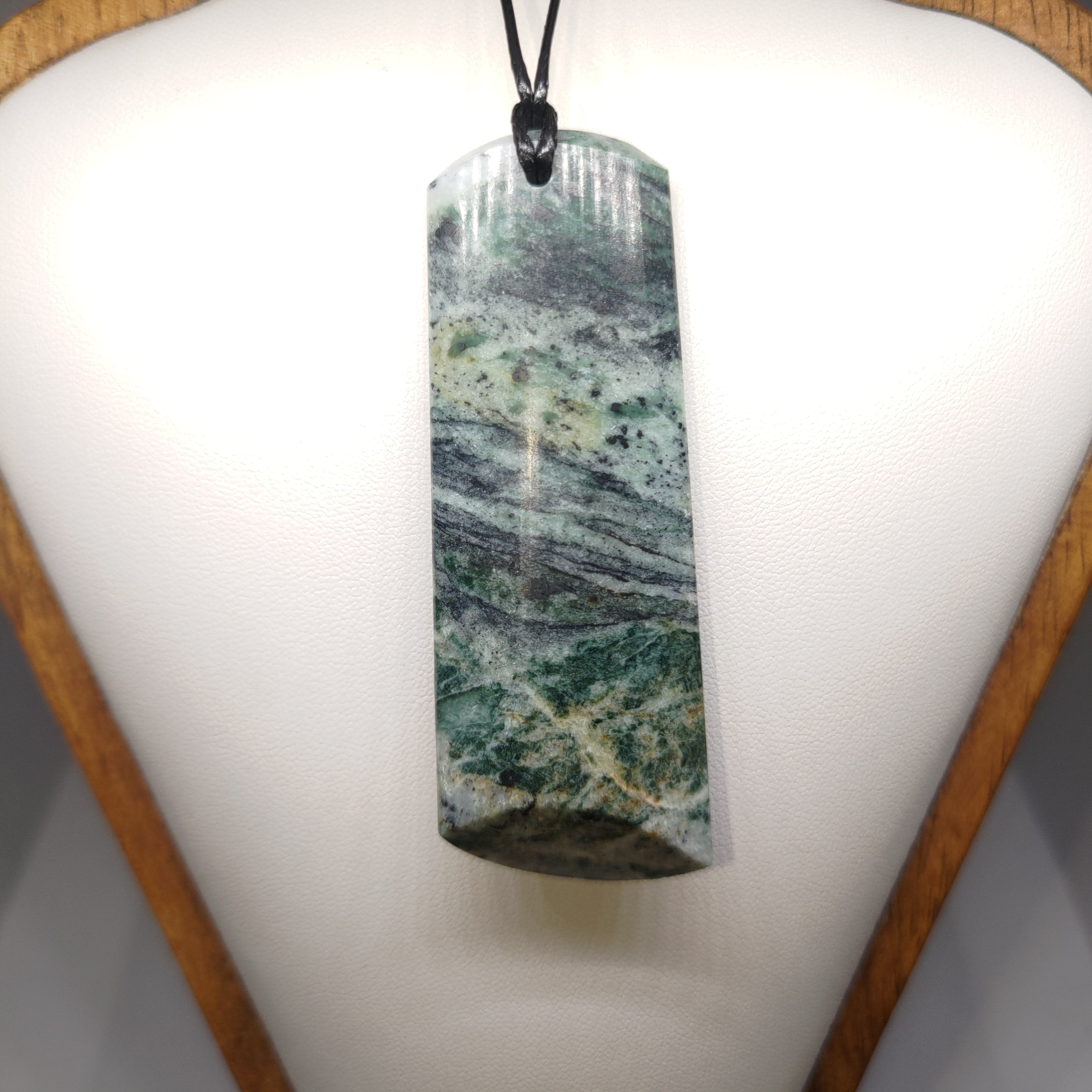 Pounamu Toki – Hand-Carved New Zealand Greenstone Adze 0302