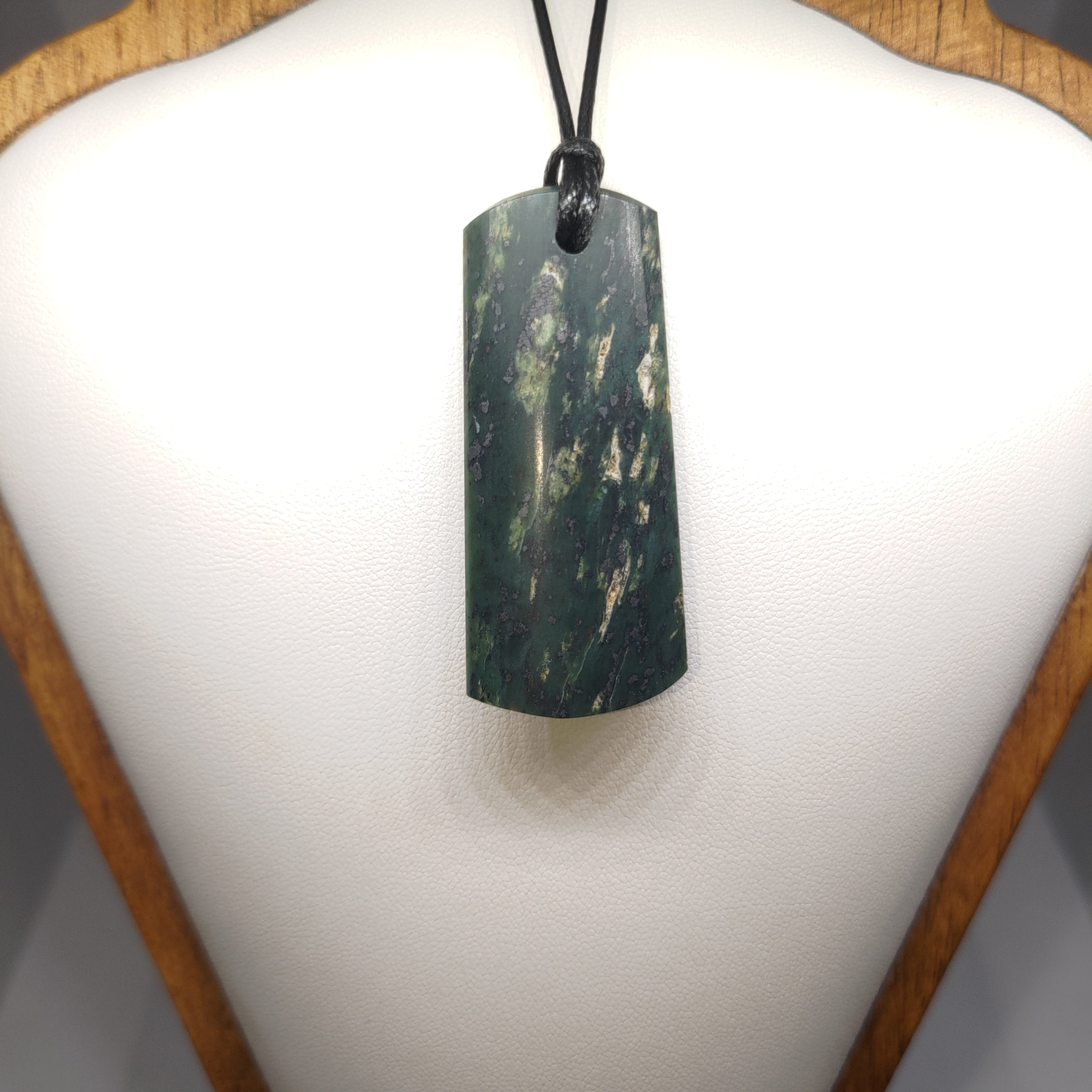 Pounamu Toki – Hand-Carved New Zealand Greenstone Adze 0304