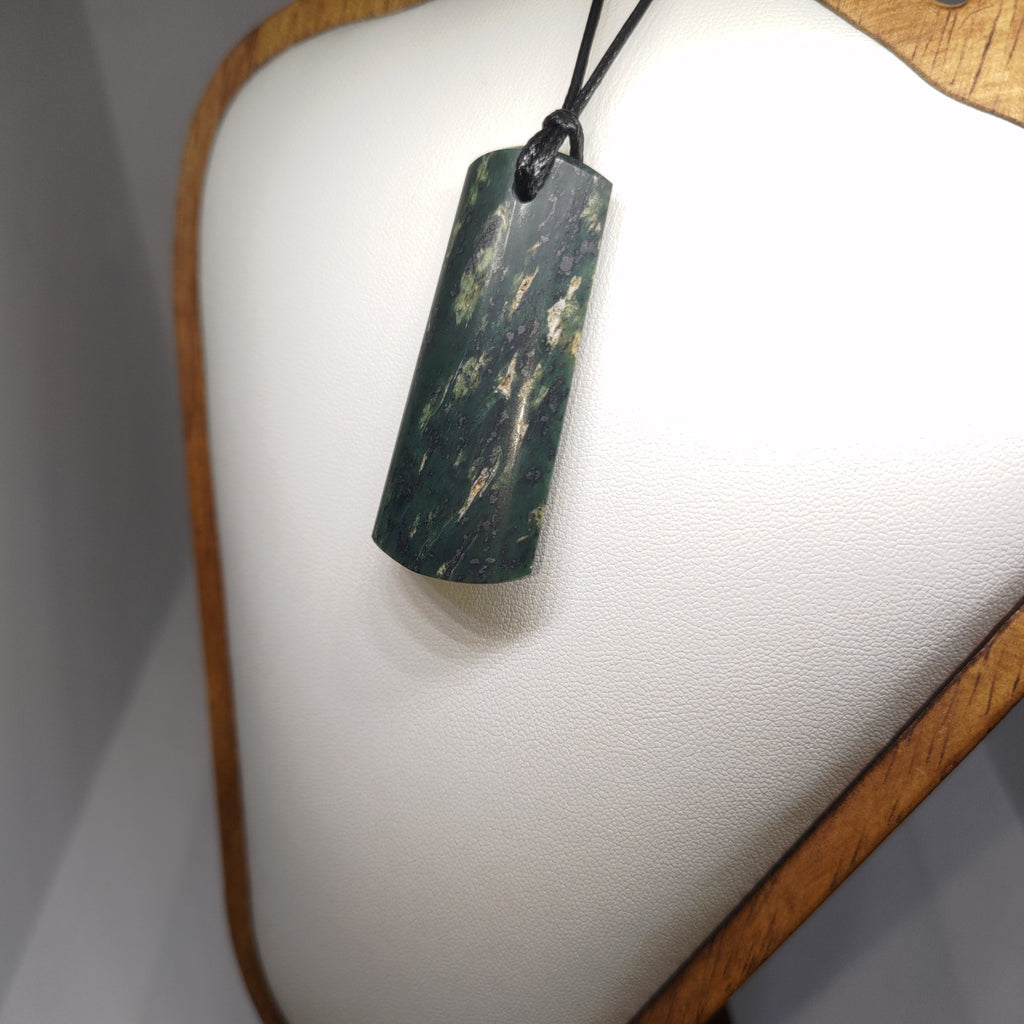 Pounamu Toki – Hand-Carved New Zealand Greenstone Adze 0304