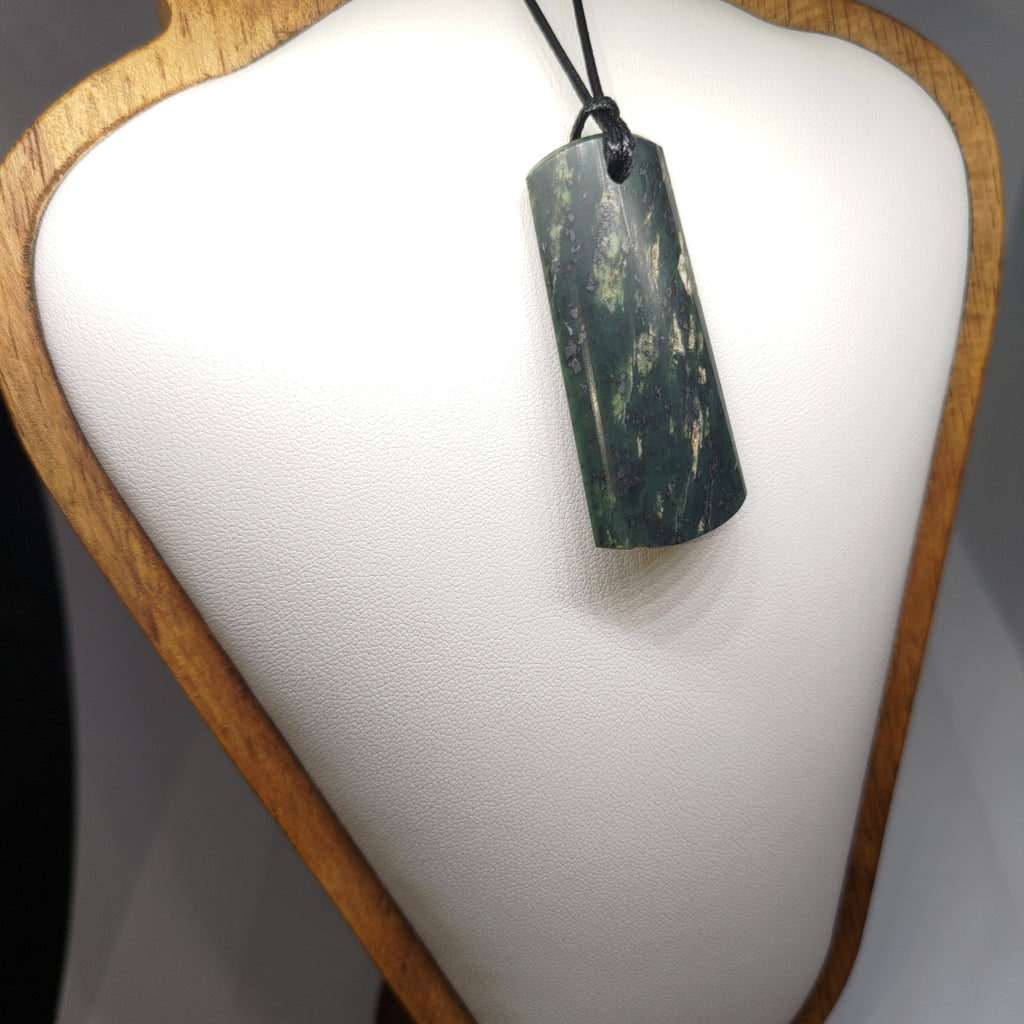 Pounamu Toki – Hand-Carved New Zealand Greenstone Adze 0304