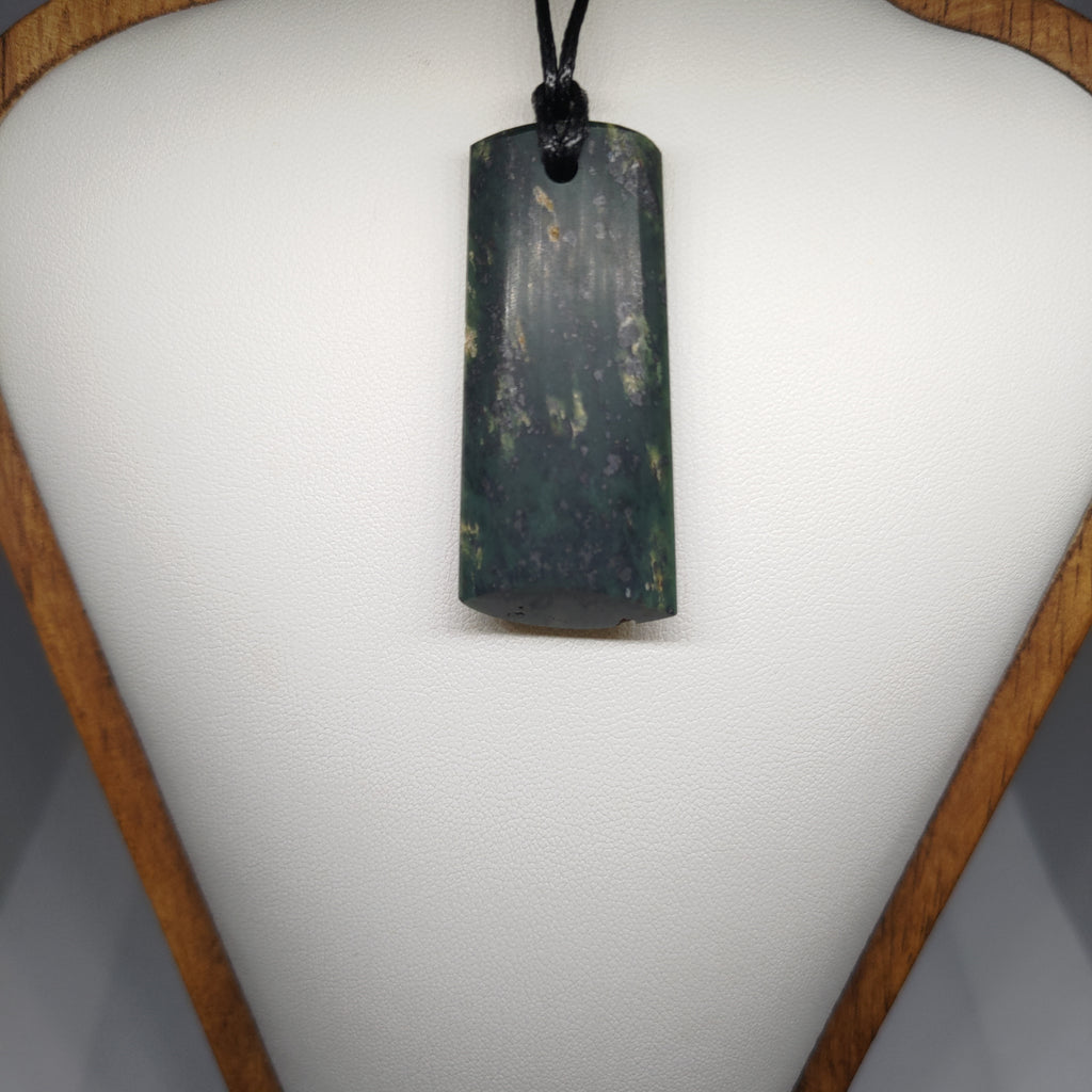 Pounamu Toki – Hand-Carved New Zealand Greenstone Adze 0304