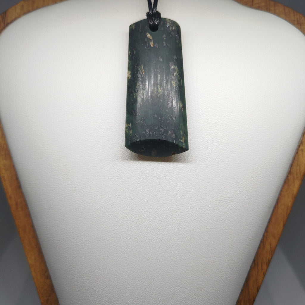 Pounamu Toki – Hand-Carved New Zealand Greenstone Adze 0304